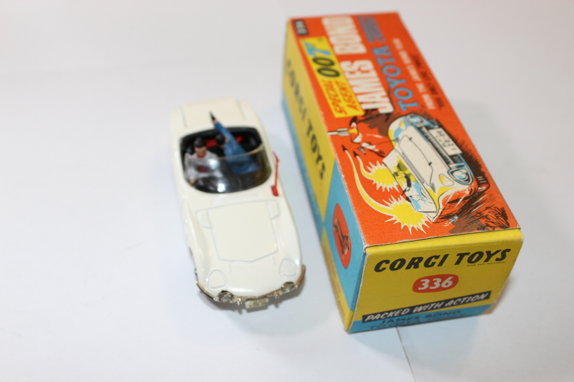 james bond toyota 2000gt corgi toys 336 front