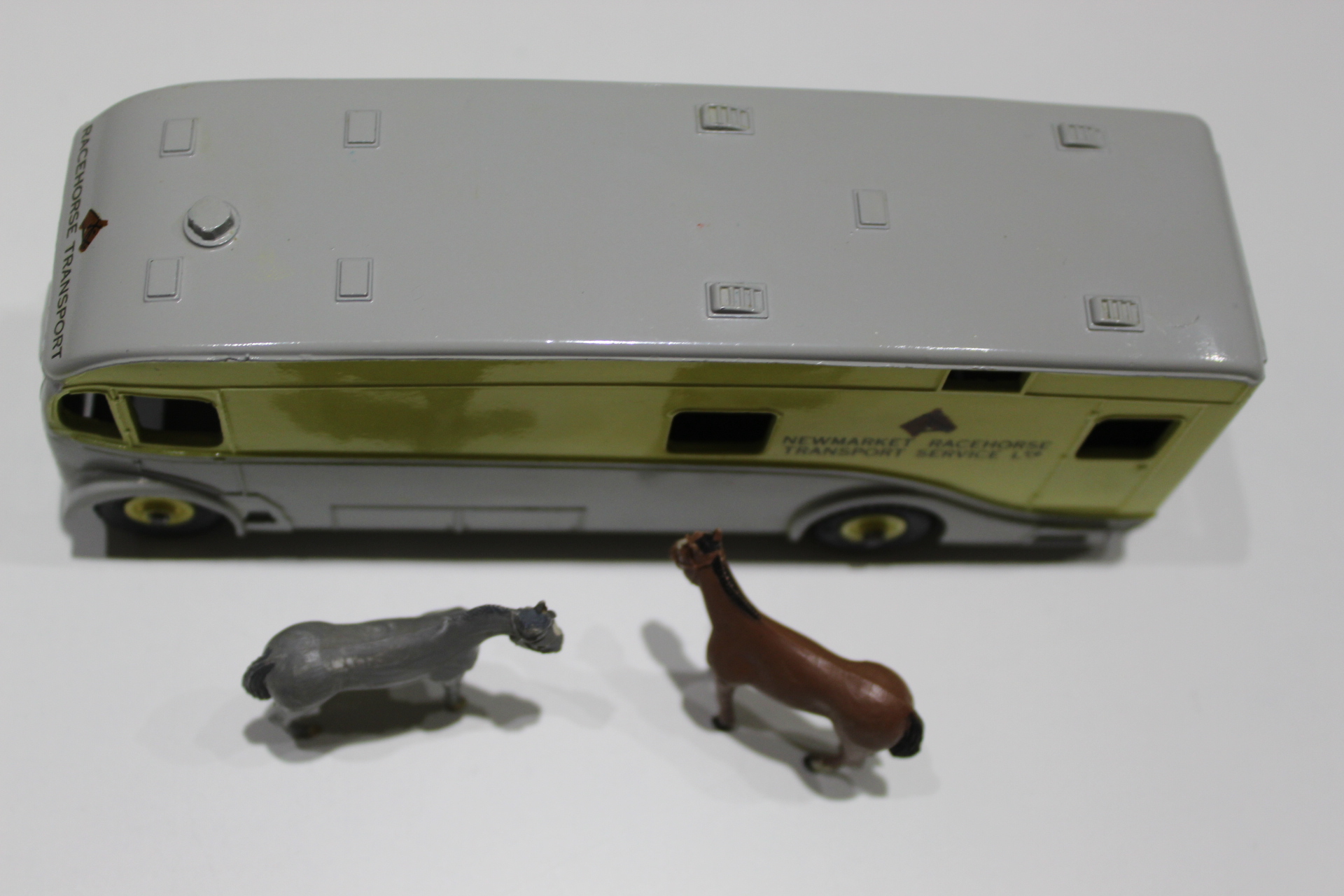 newmarket racehorse transporter dinky toys 979 top