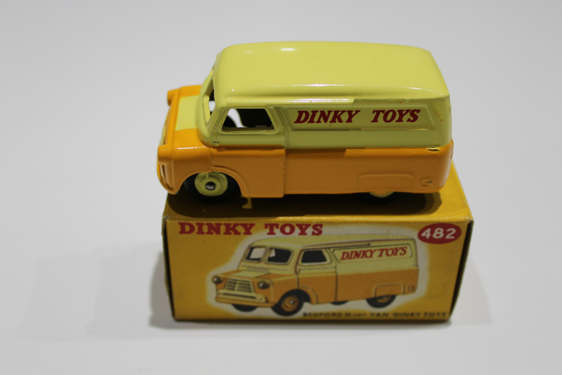 bedford dinky van dinky toys 482