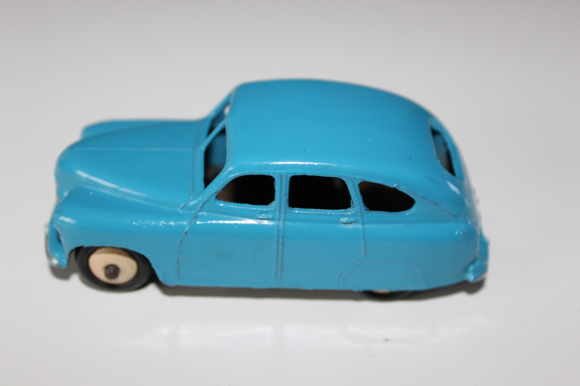 standard vanguard dinky toys 153