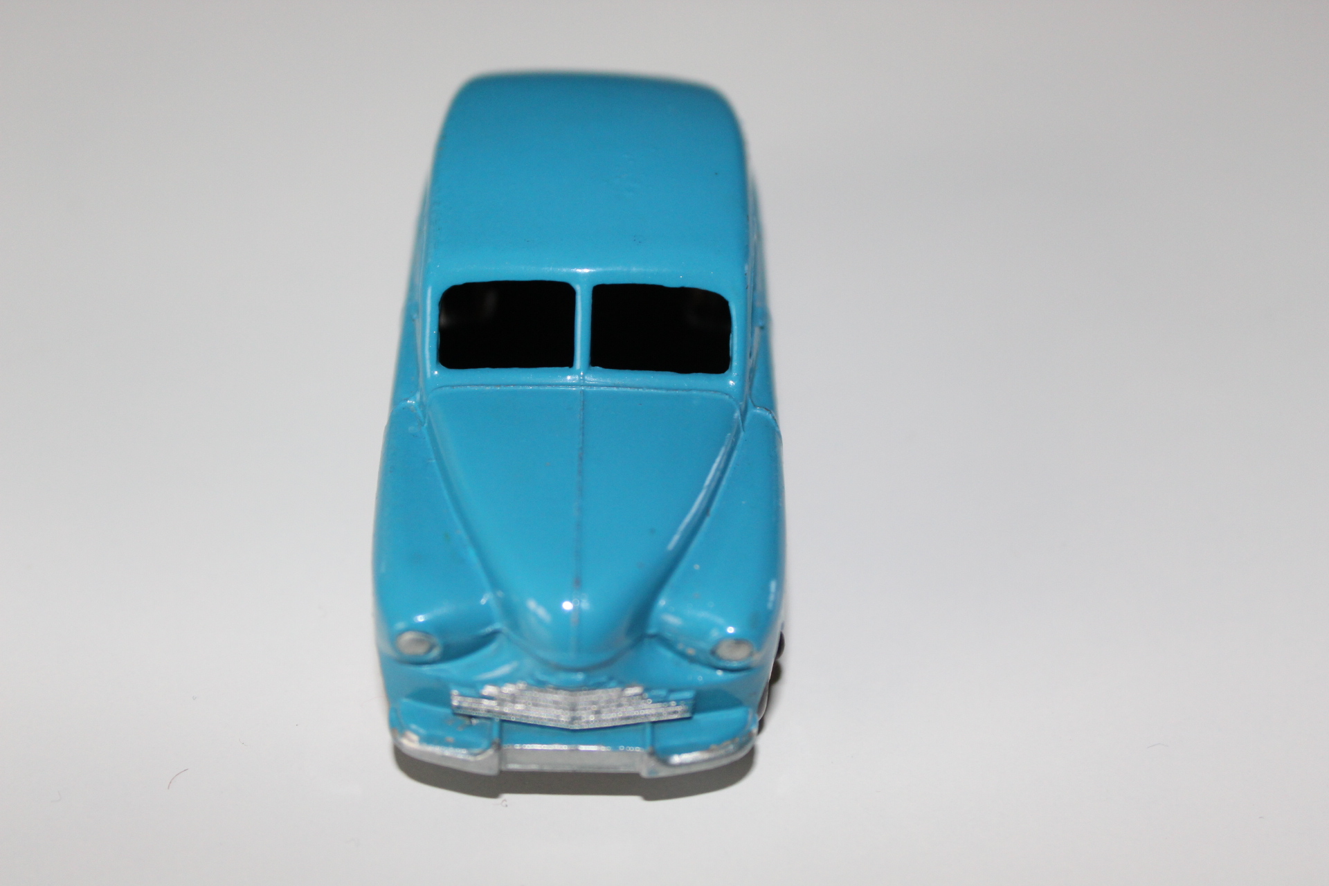 standard vanguard dinky toys 153 front