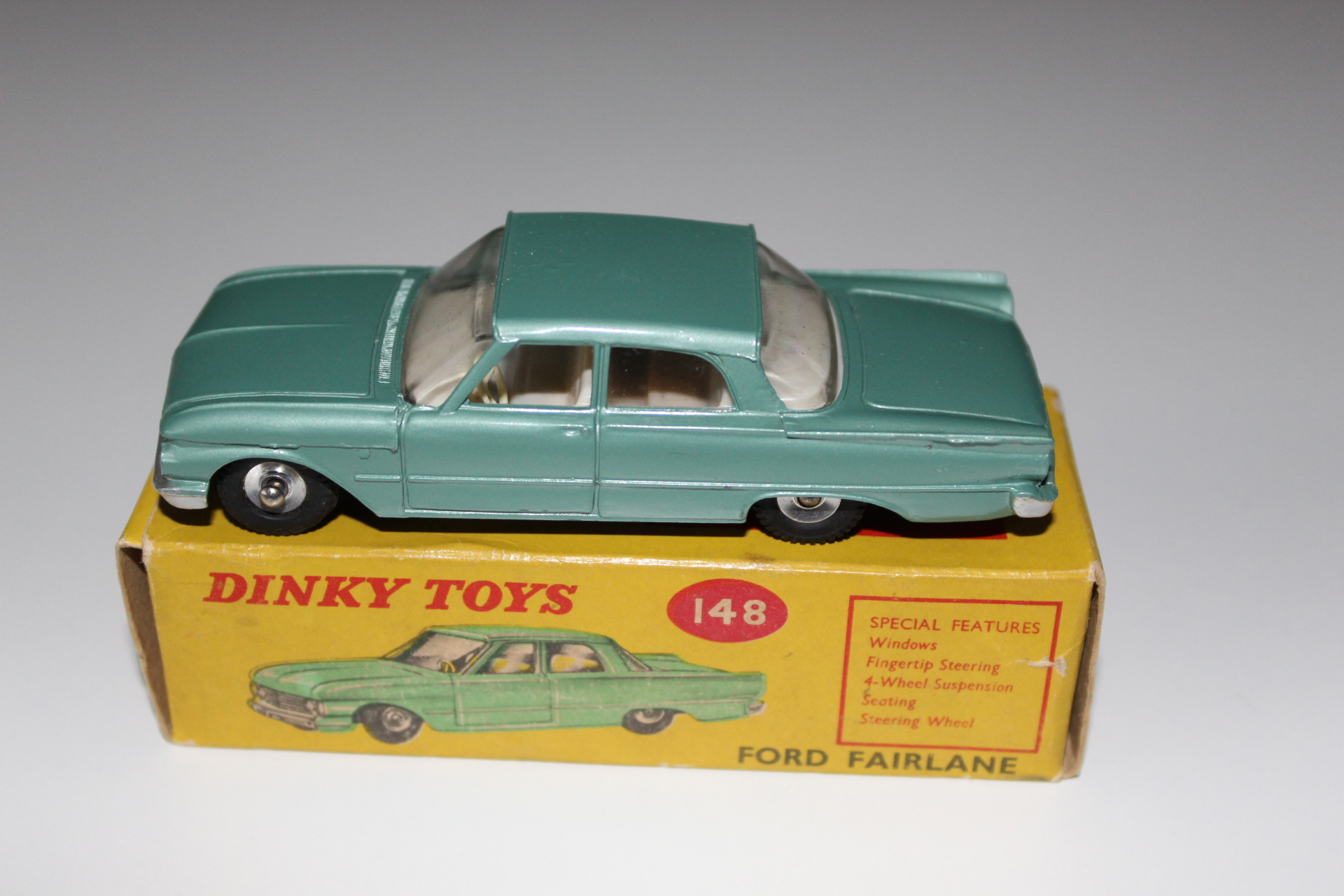 ford fairlane dinky toys 148