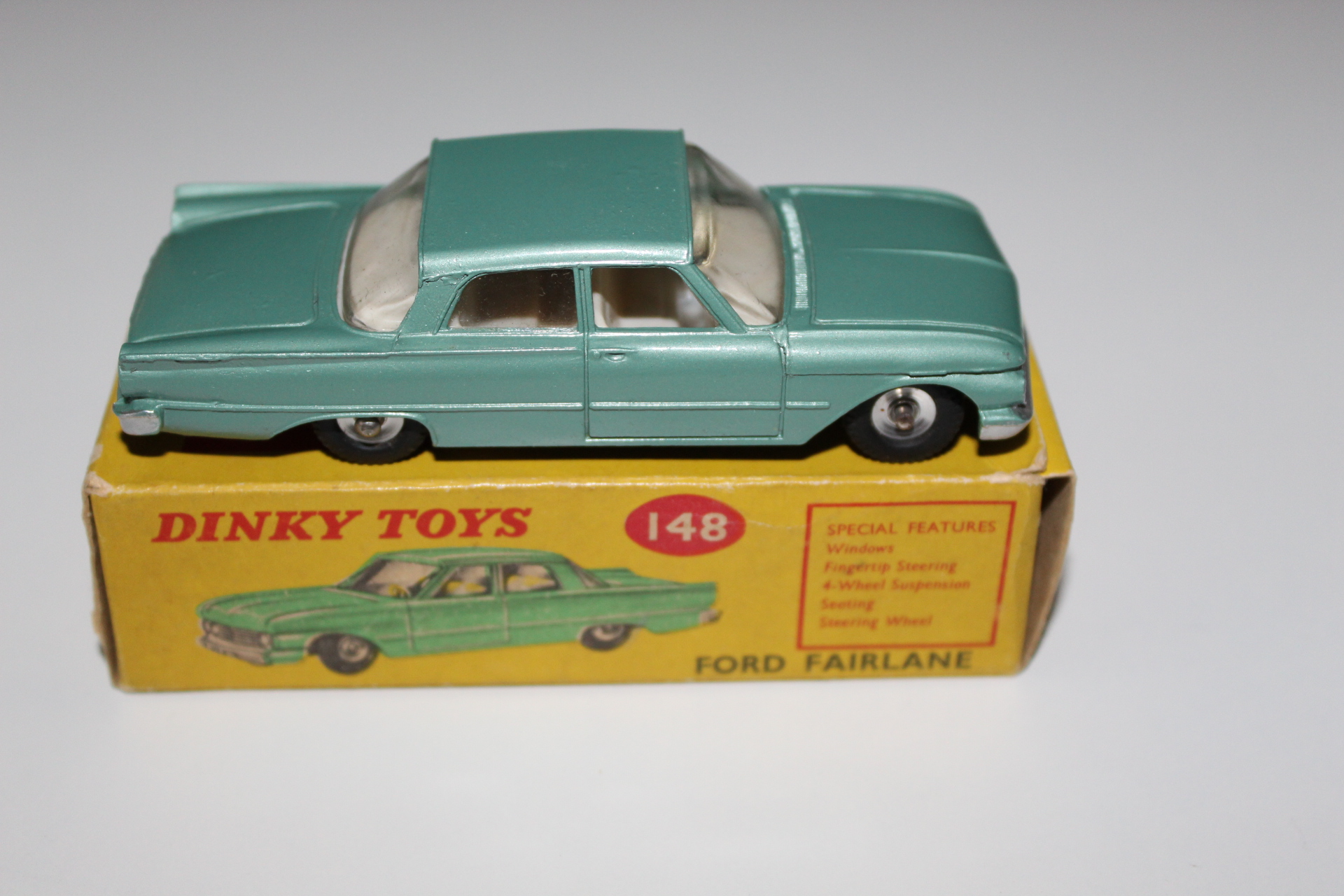 ford fairlane dinky toys 148 side