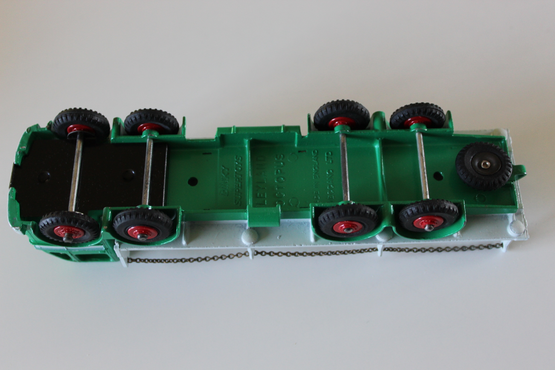 leyland octopus chain lorry dinky toys 935 base