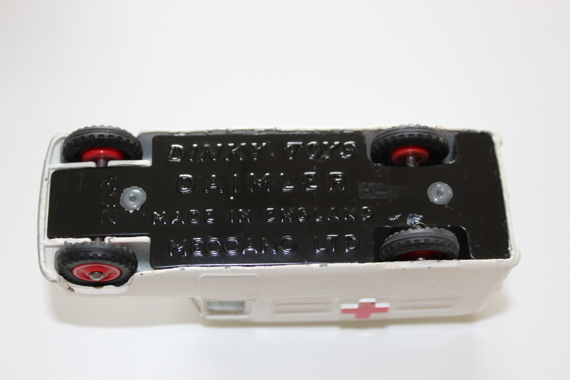 daimler ambulance dinky toys 253 base