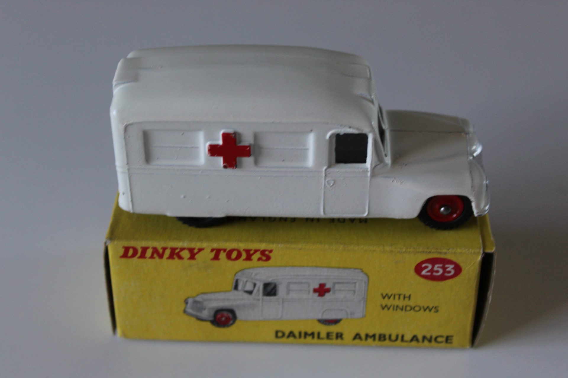 daimler ambulance dinky toys 253 side