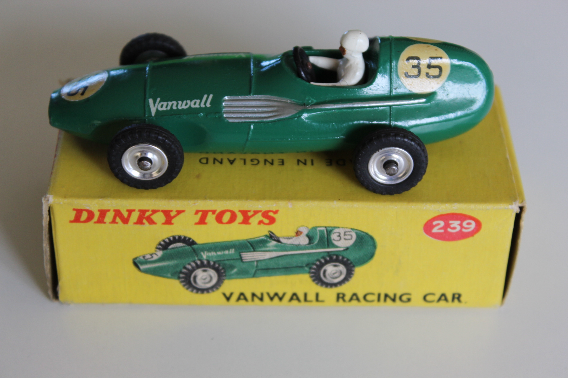 vanwall racing car dinky toys 239