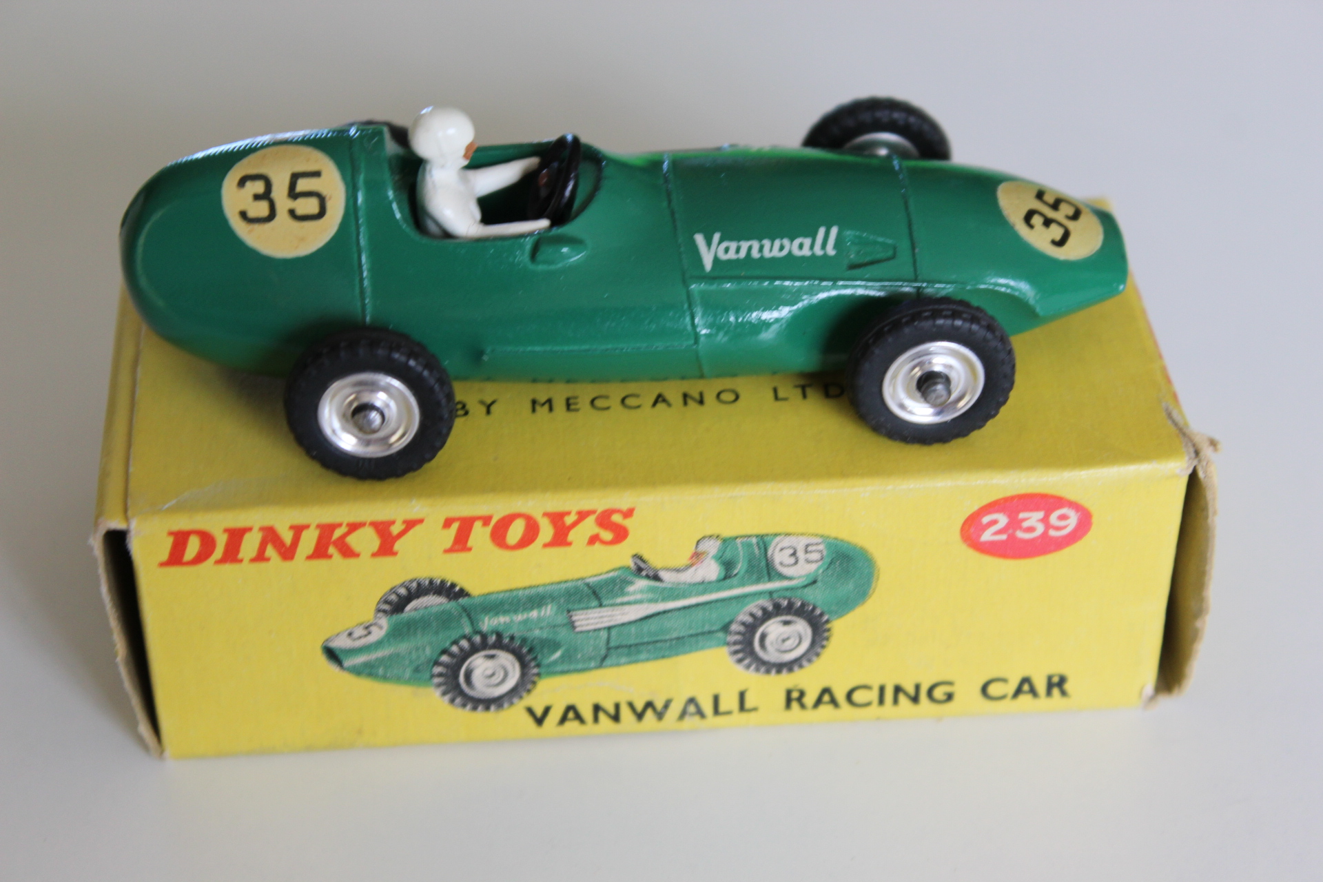 vanwall racing car dinky toys 239 side