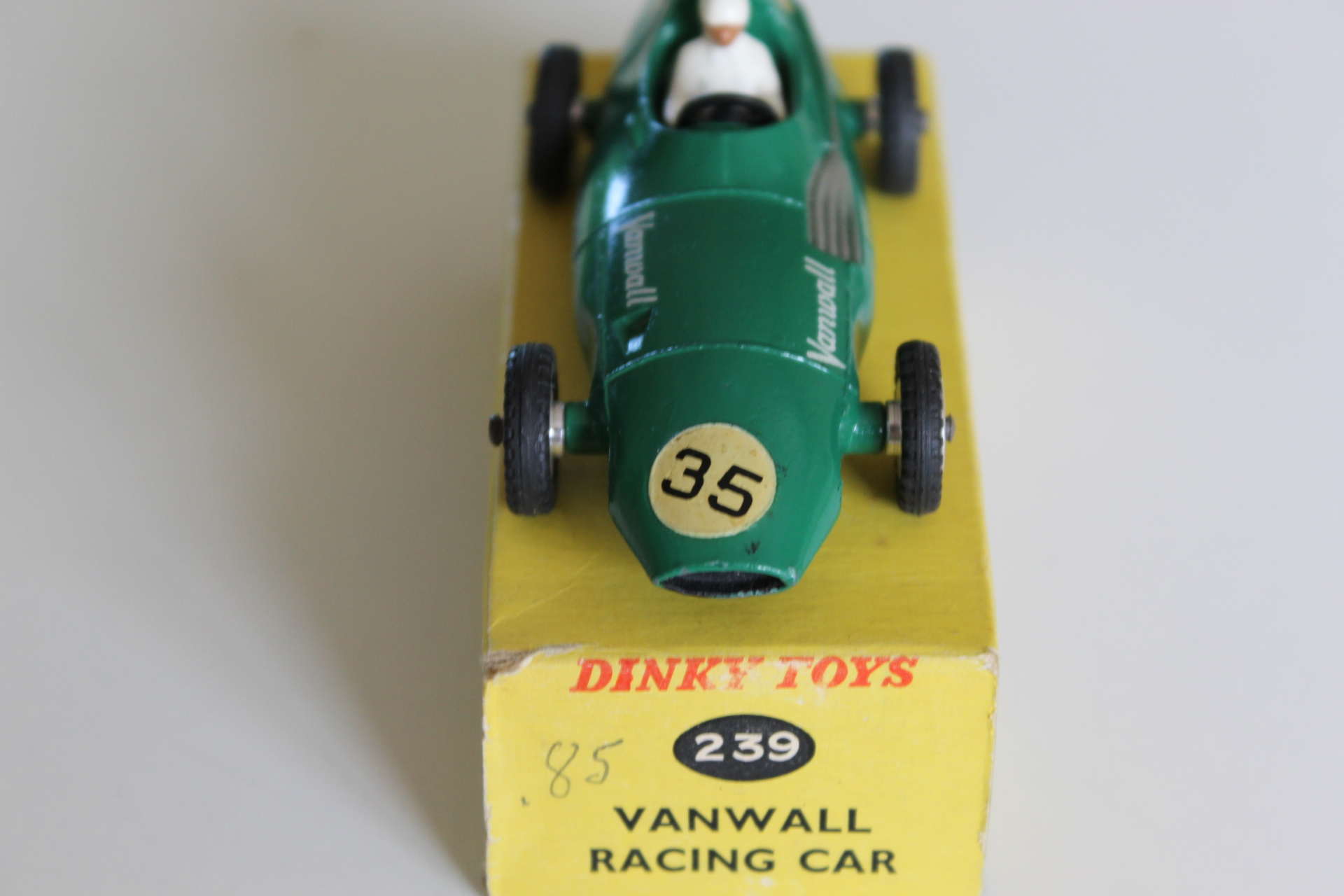 vanwall racing car dinky toys 239 front