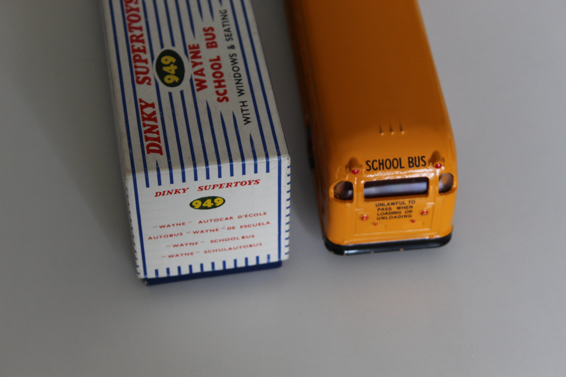 wayne school bus dinky toys 949 back