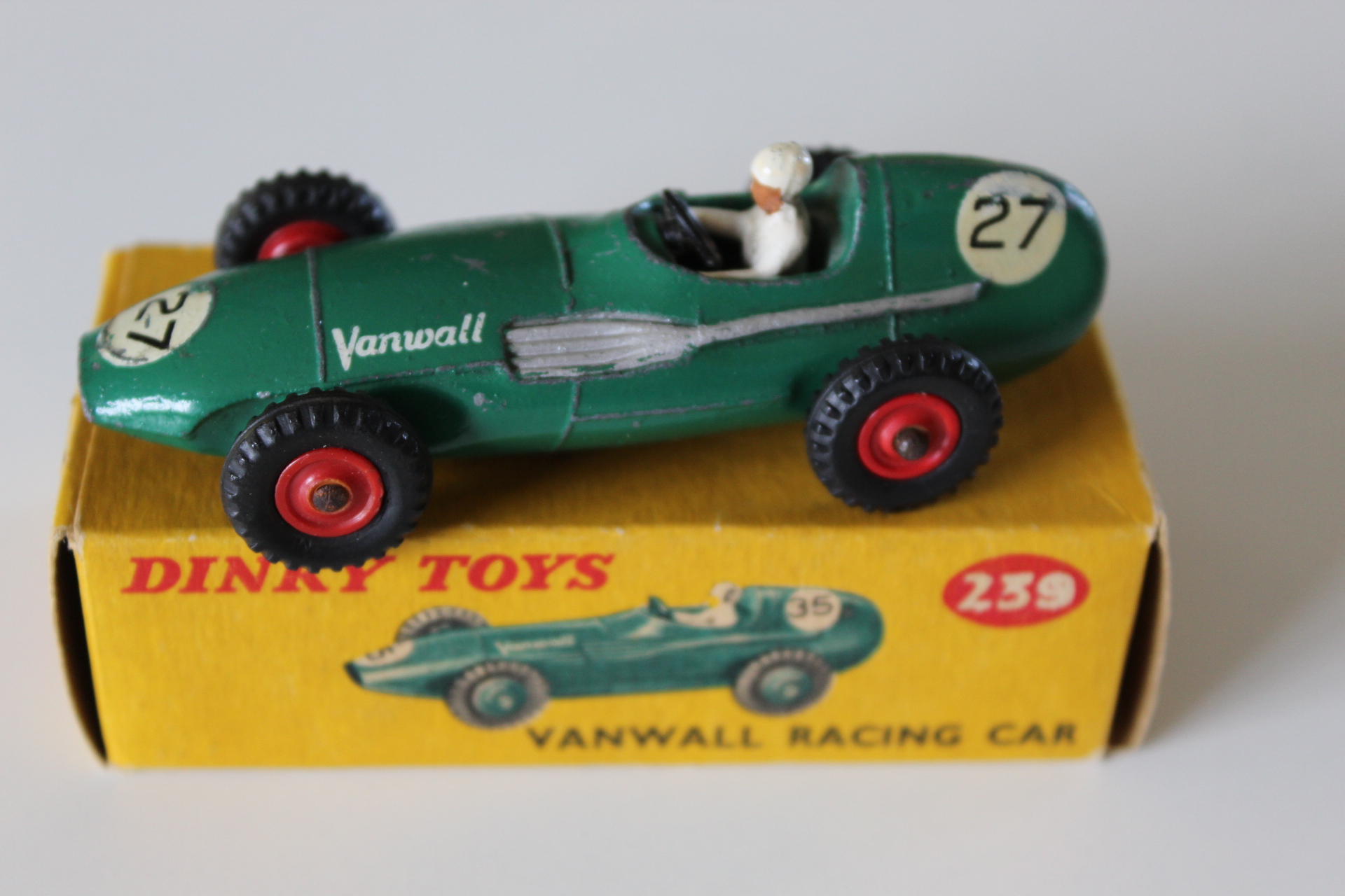vanwall racing car 27 dinky toys 239