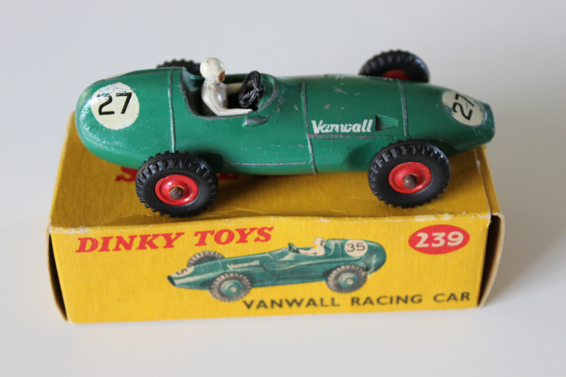 vanwall racing car 27 dinky toys 239 side