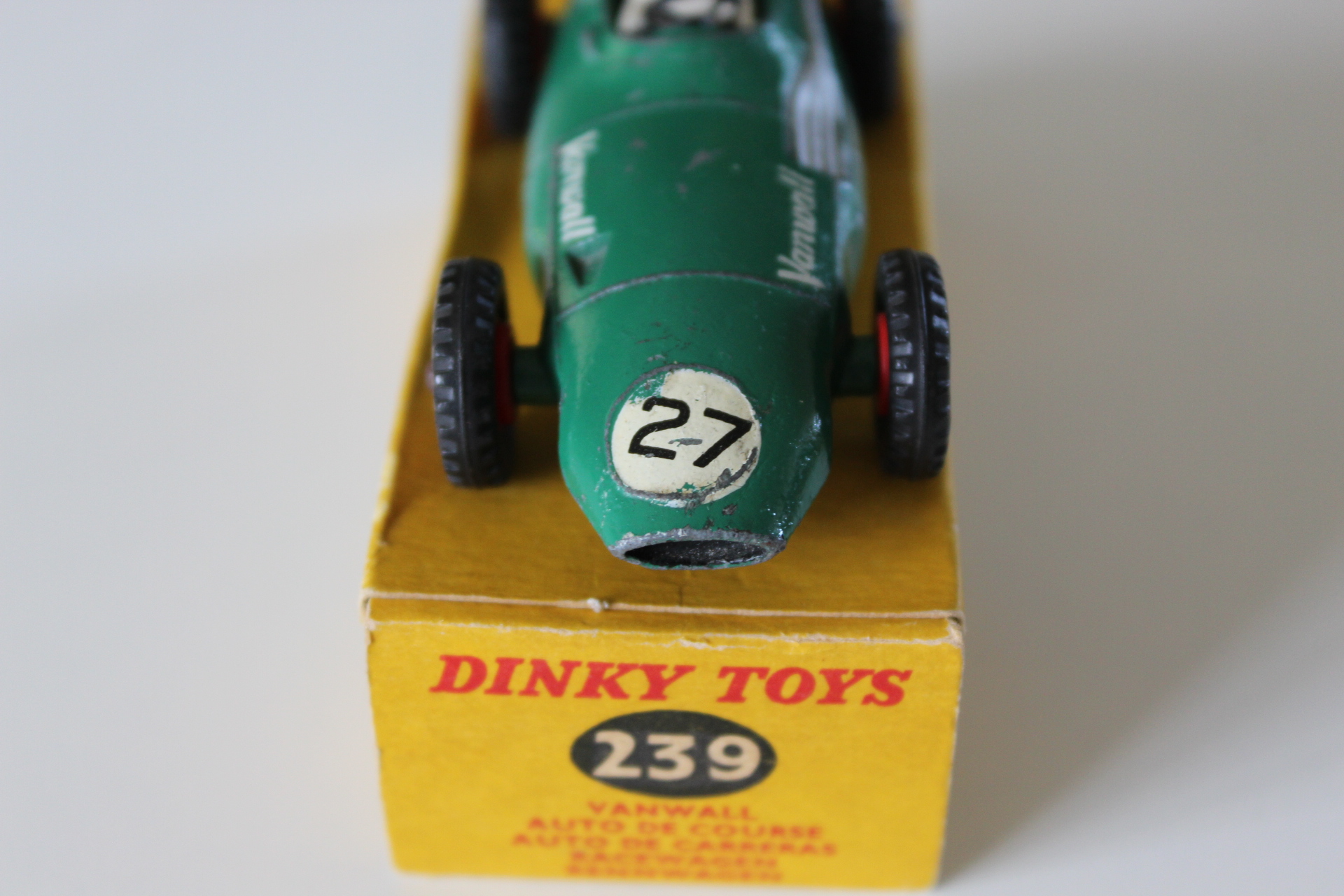 vanwall racing car 27 dinky toys 239 front