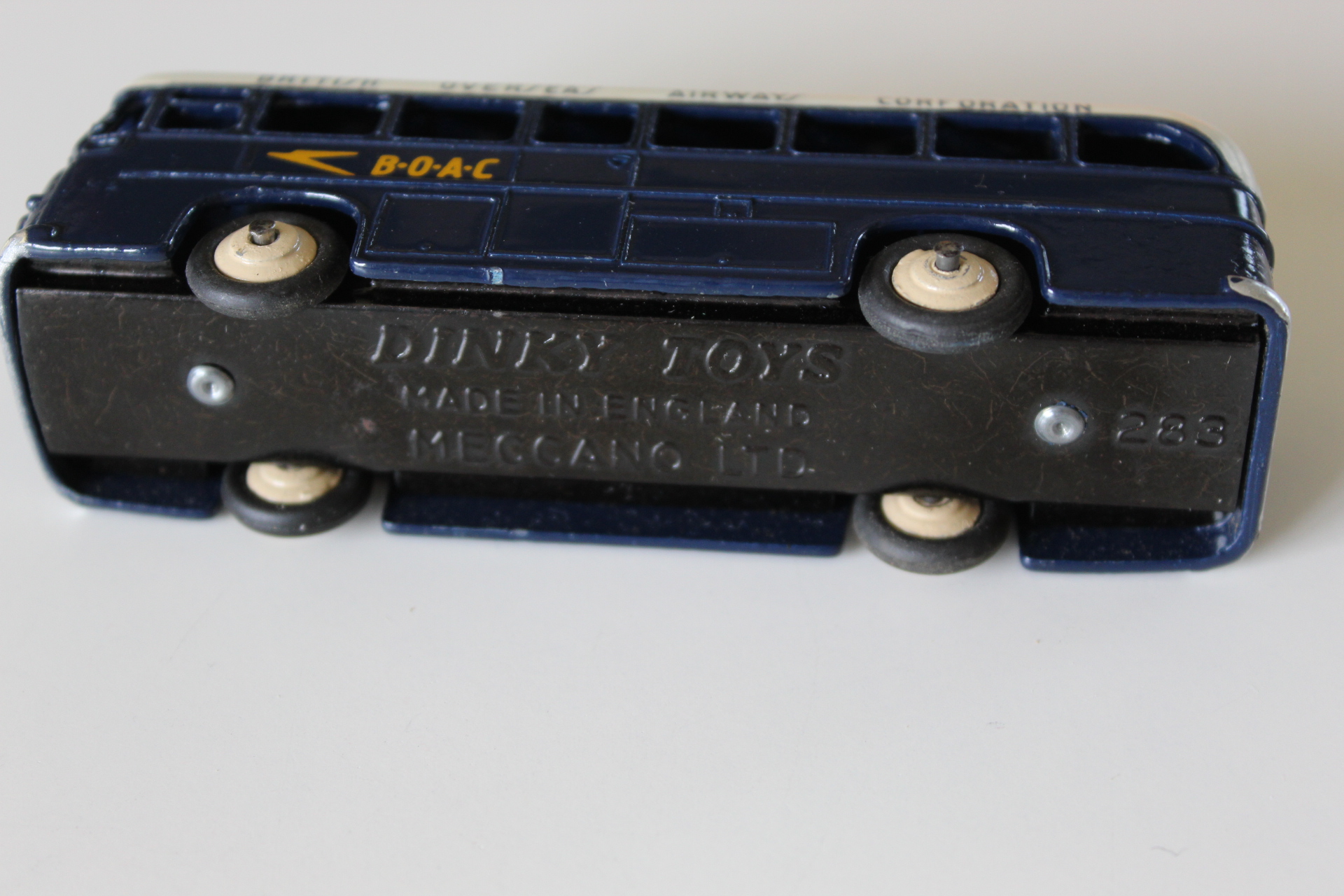 b.o.a.c. coach rare version dinky toys 283 base