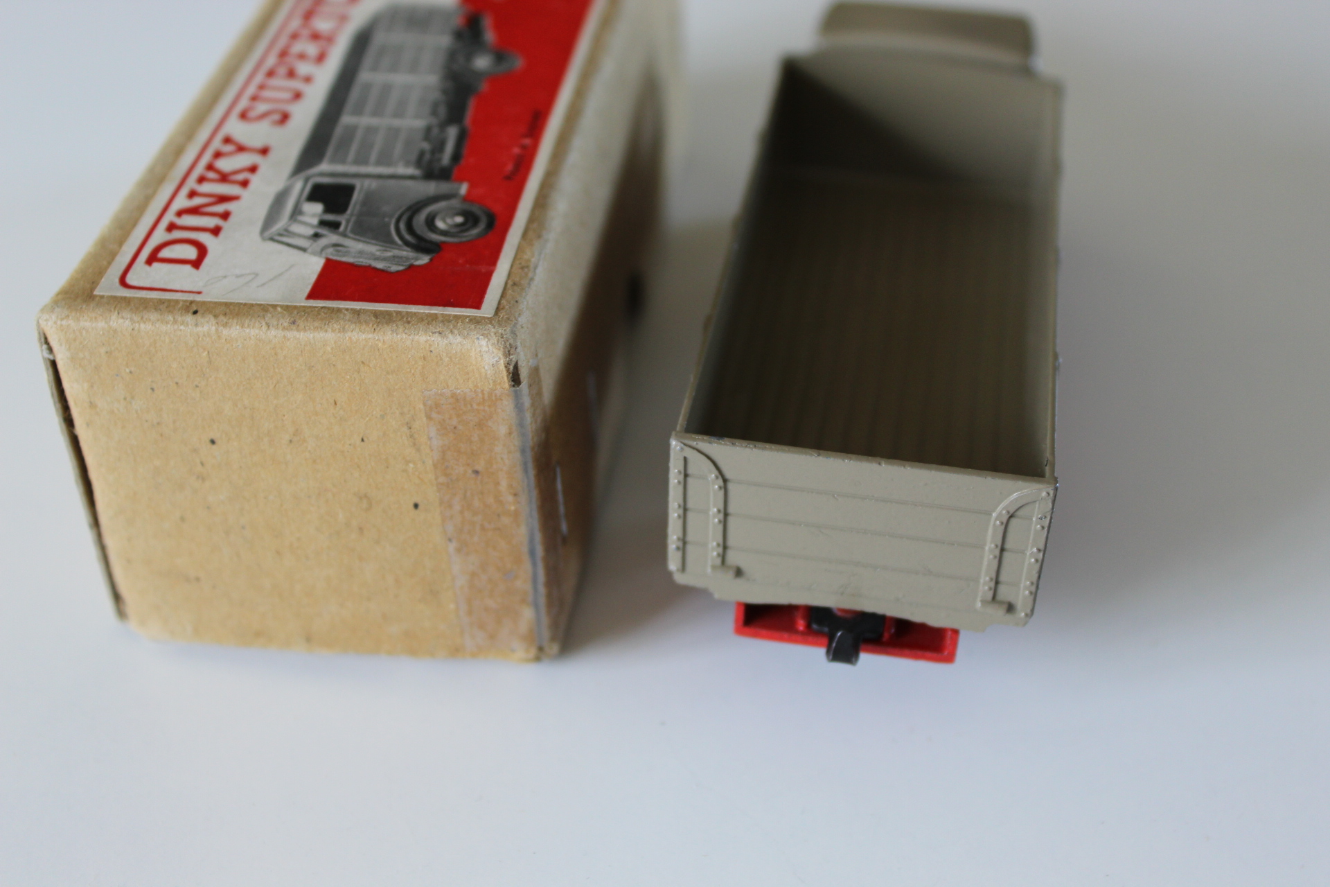 guy wagon dinky toys 511 back