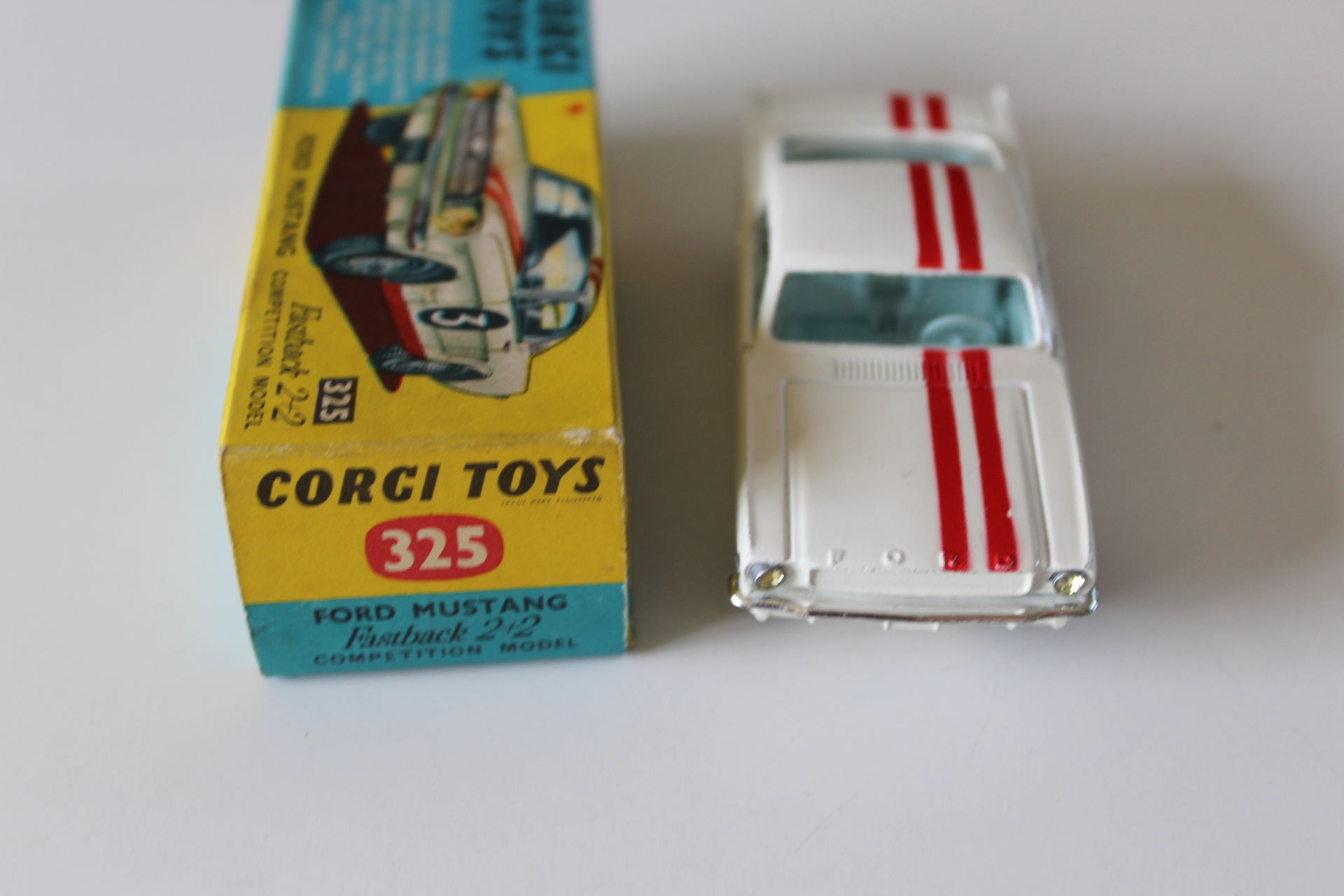 ford mustang competition corgi toys 325 front