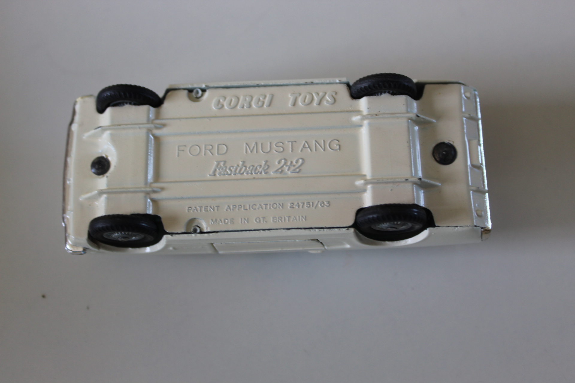 ford mustang competition corgi toys 325 base
