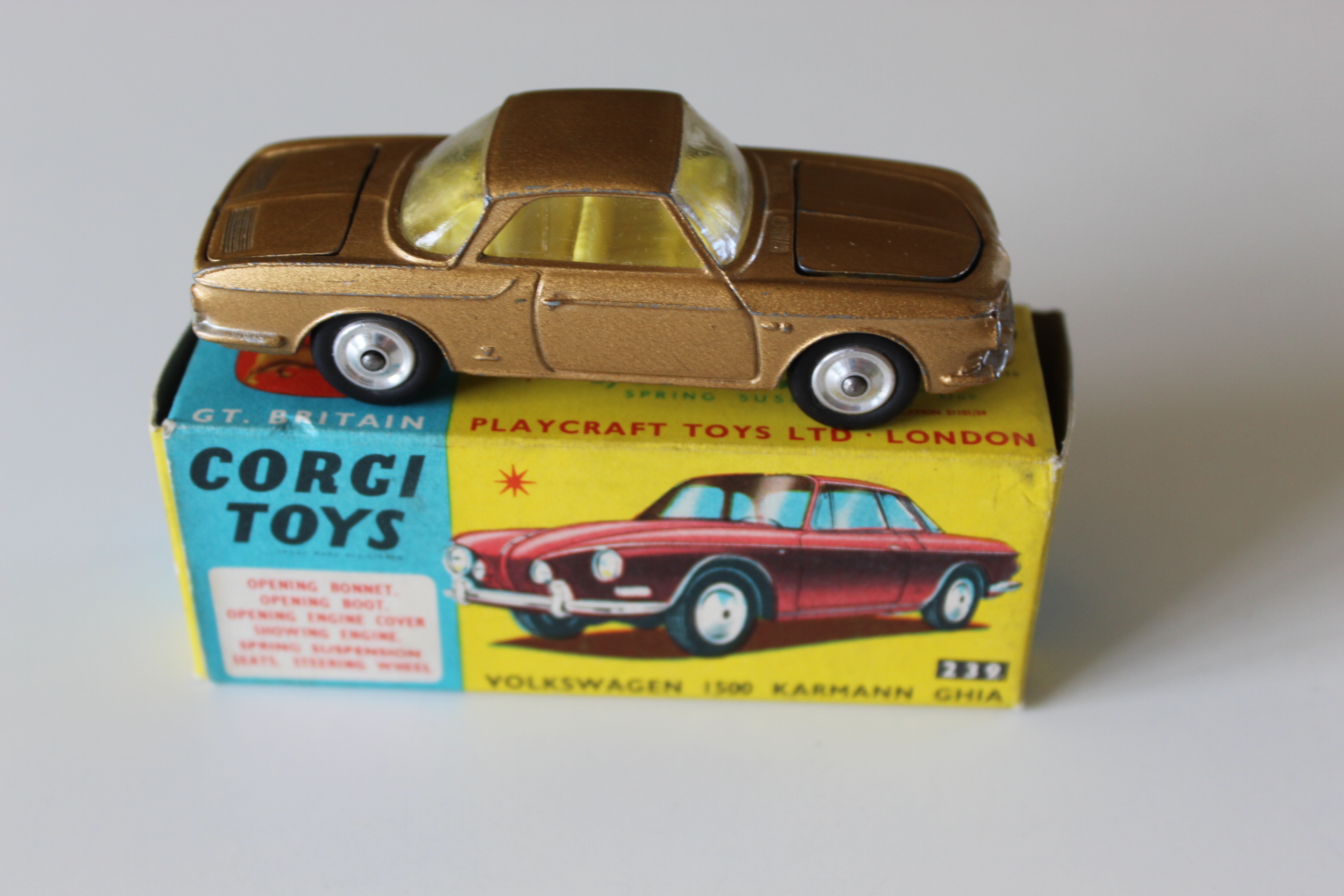 volkswagen 1500 karmann ghia corgi toys 239 side