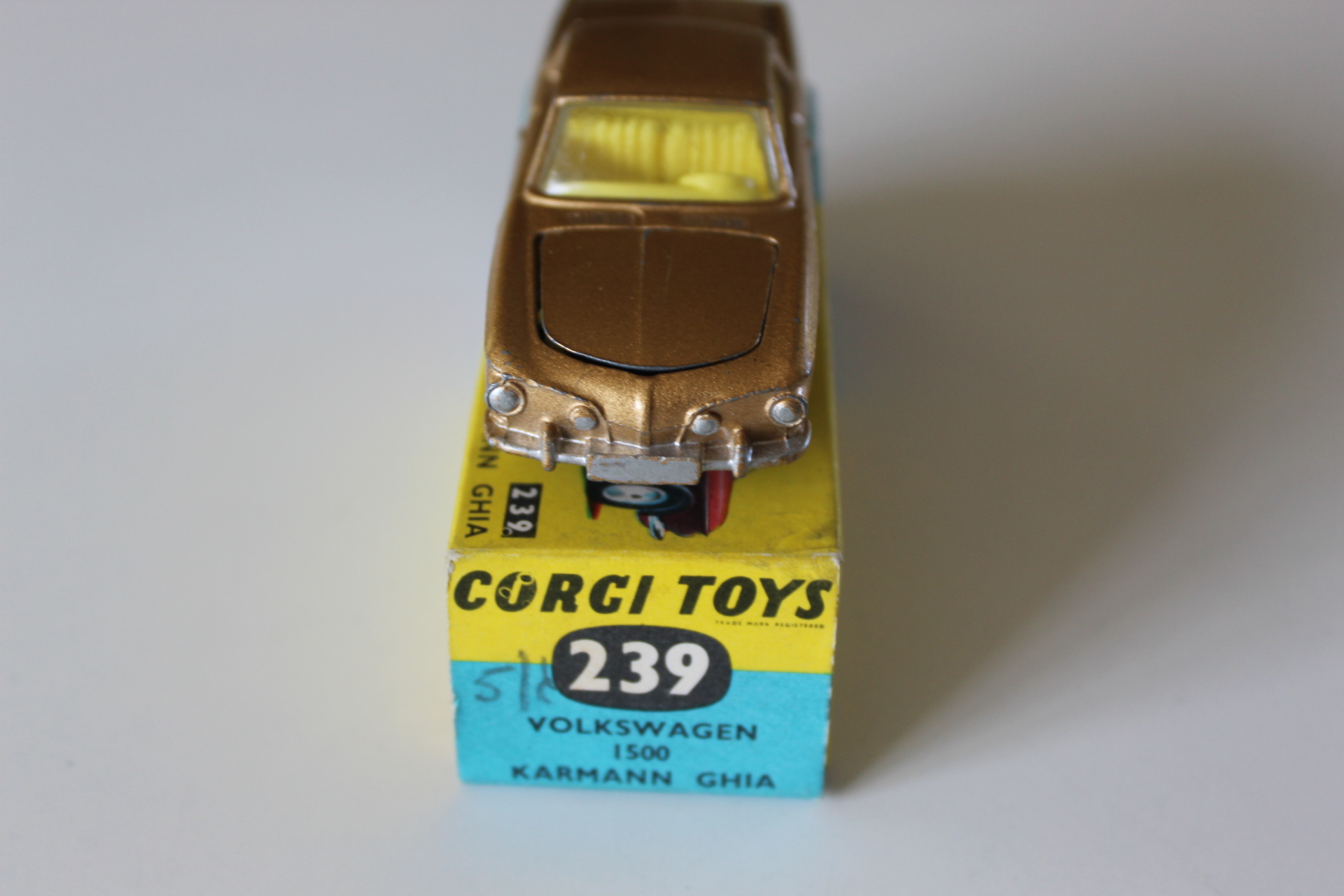 volkswagen 1500 karmann ghia corgi toys 239 front