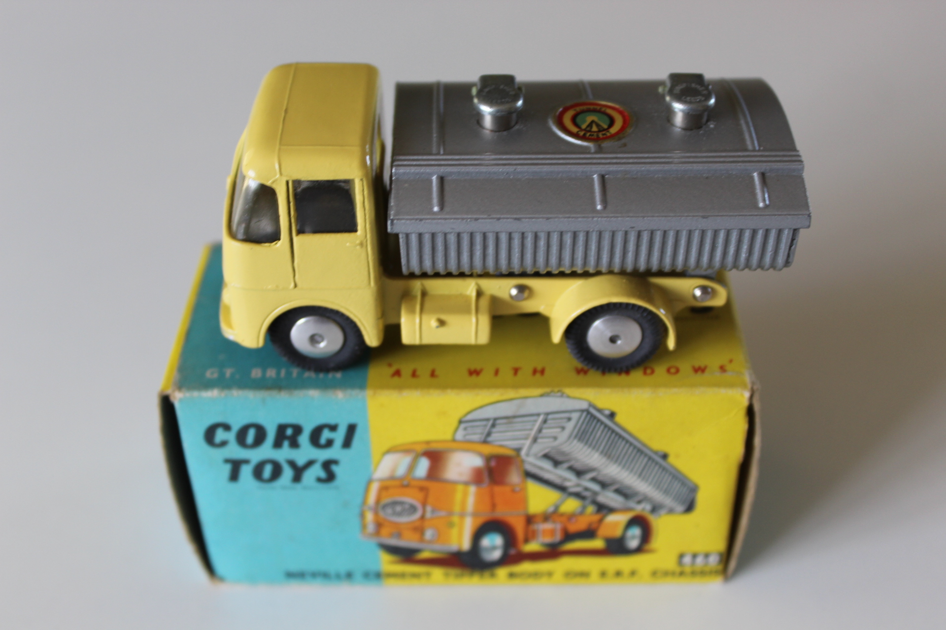neville cement tipper body on e.r.f. chassis corgi toys 460