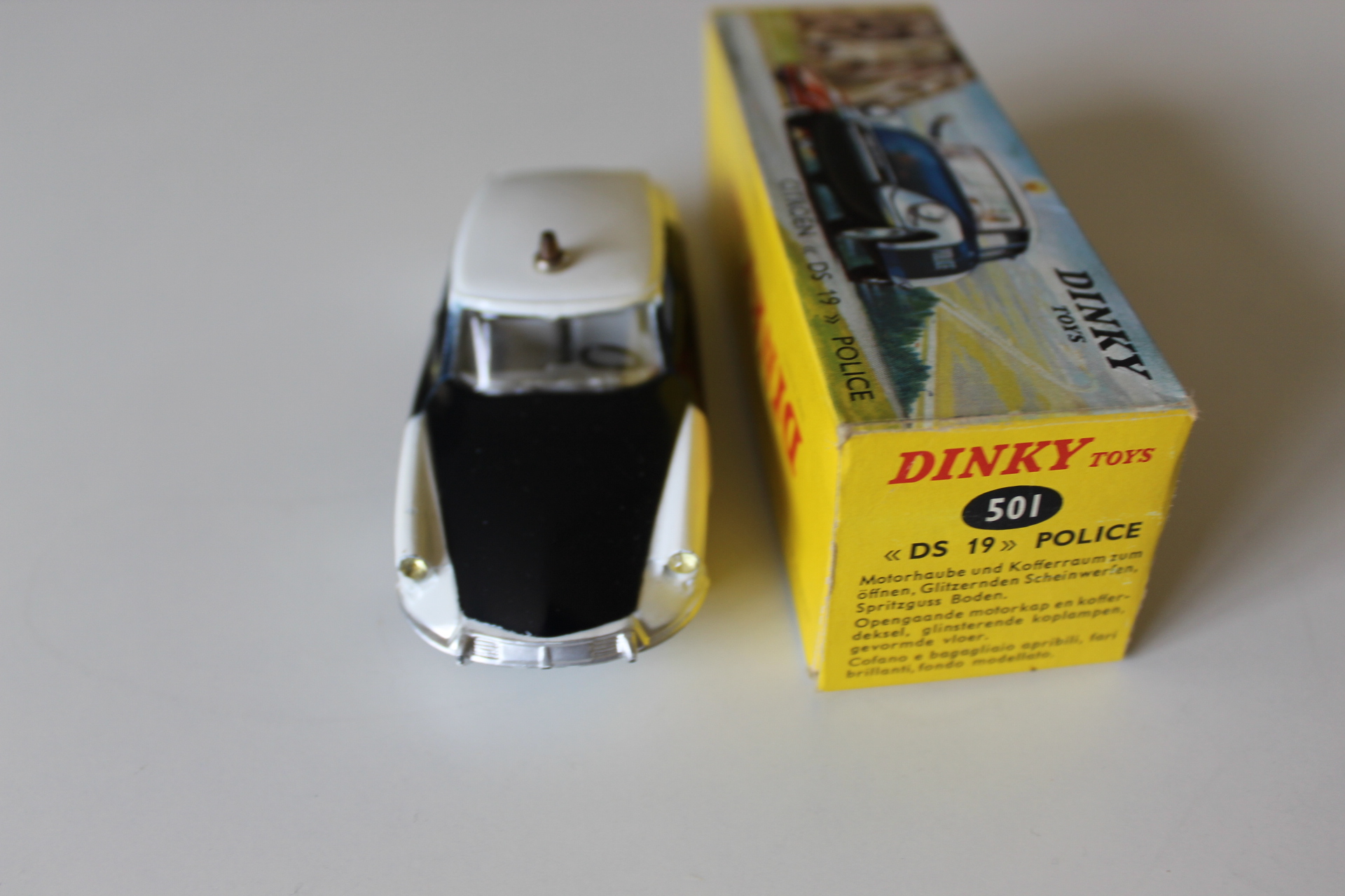 citroen ds19 police car french dinky toys 501 front