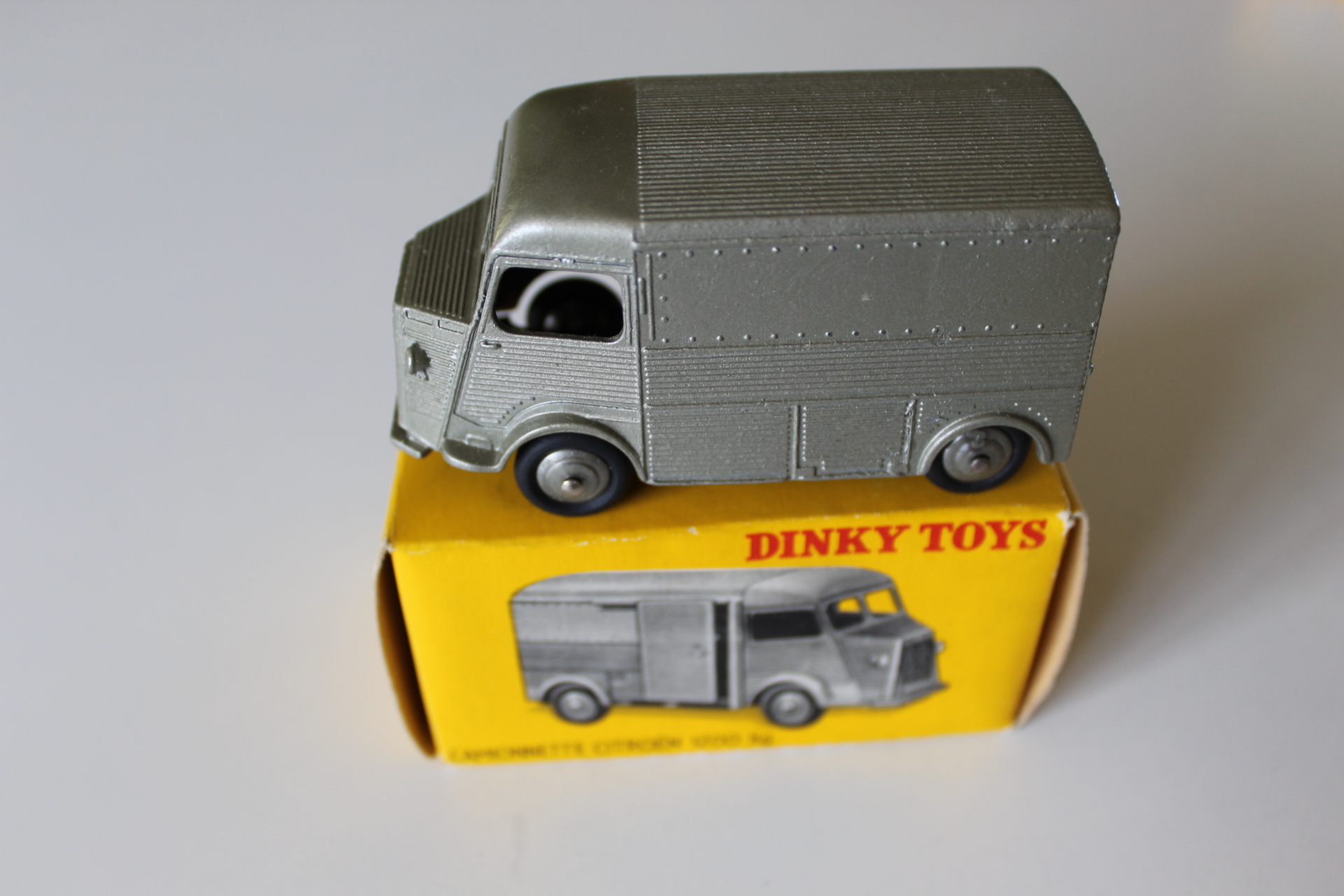 citroen 1200kg van french dinky 25c