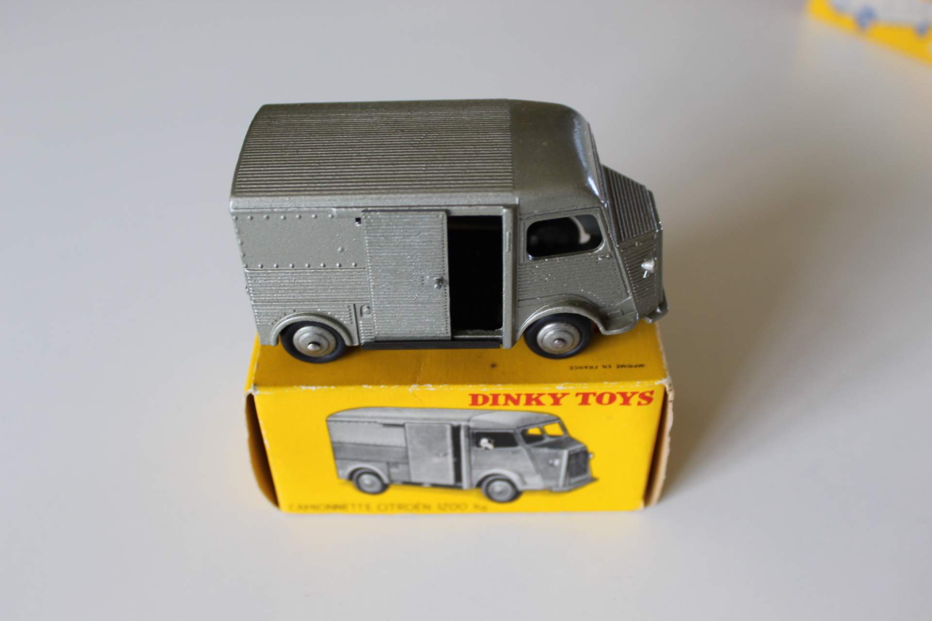 citroen 1200kg van french dinky 25c side