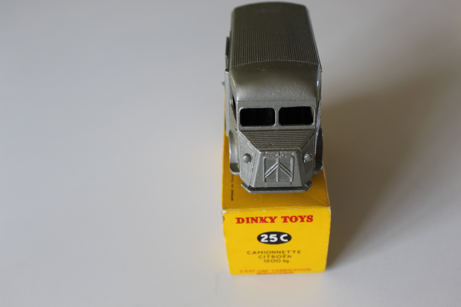 citroen 1200kg van french dinky 25c front