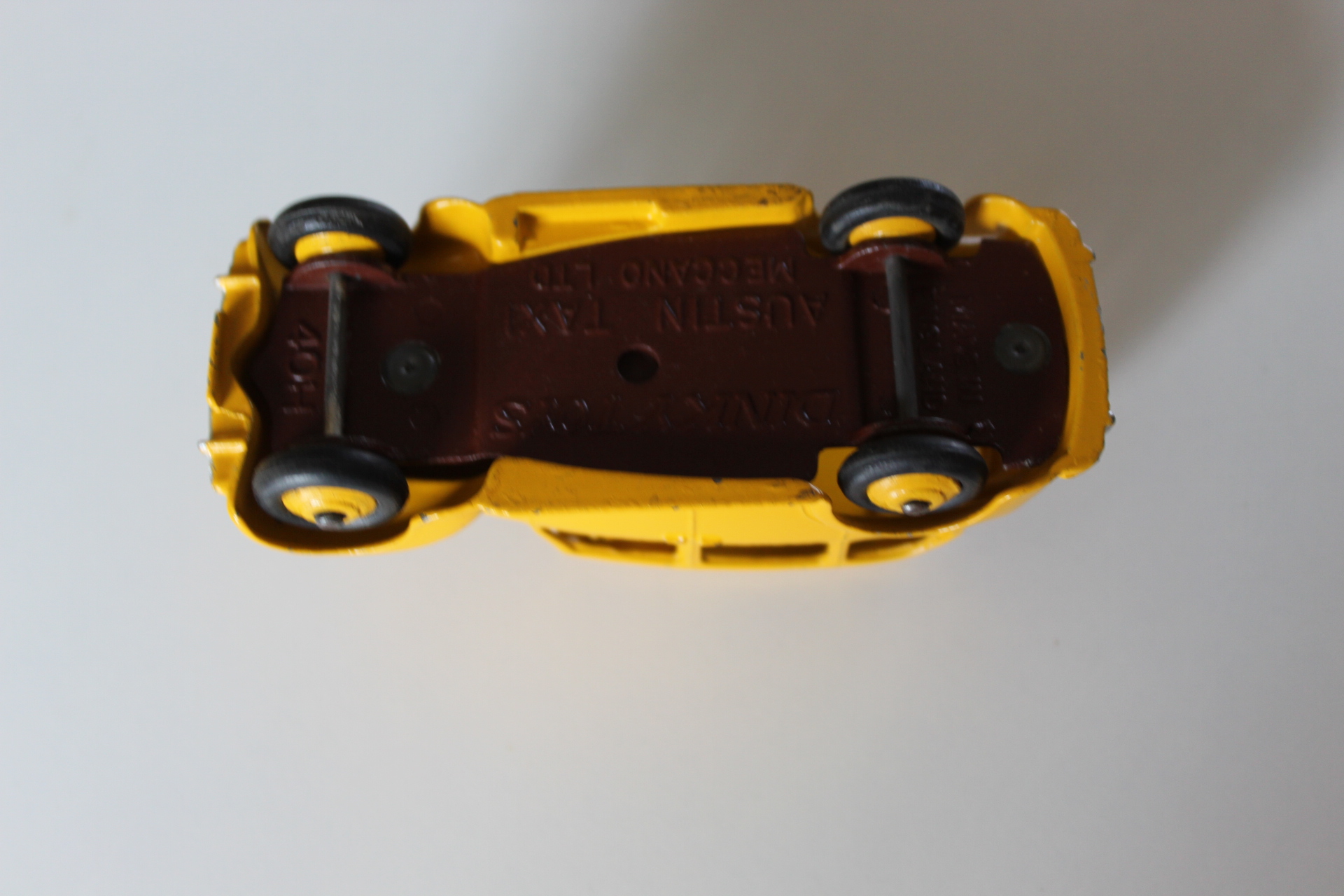 austin taxi dinky toys 254 base