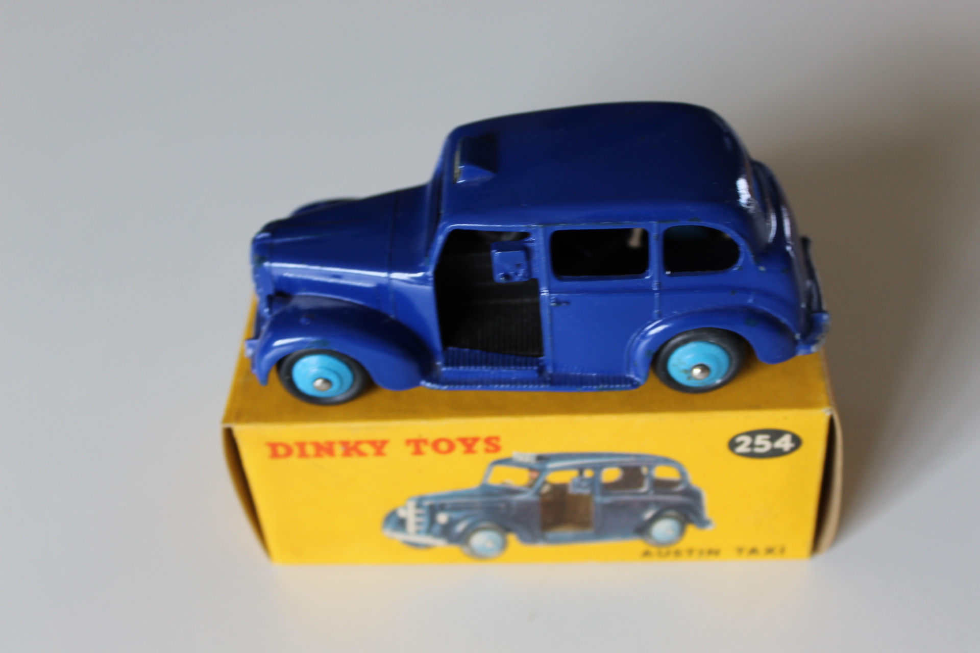 austin taxi dinky toys 254
