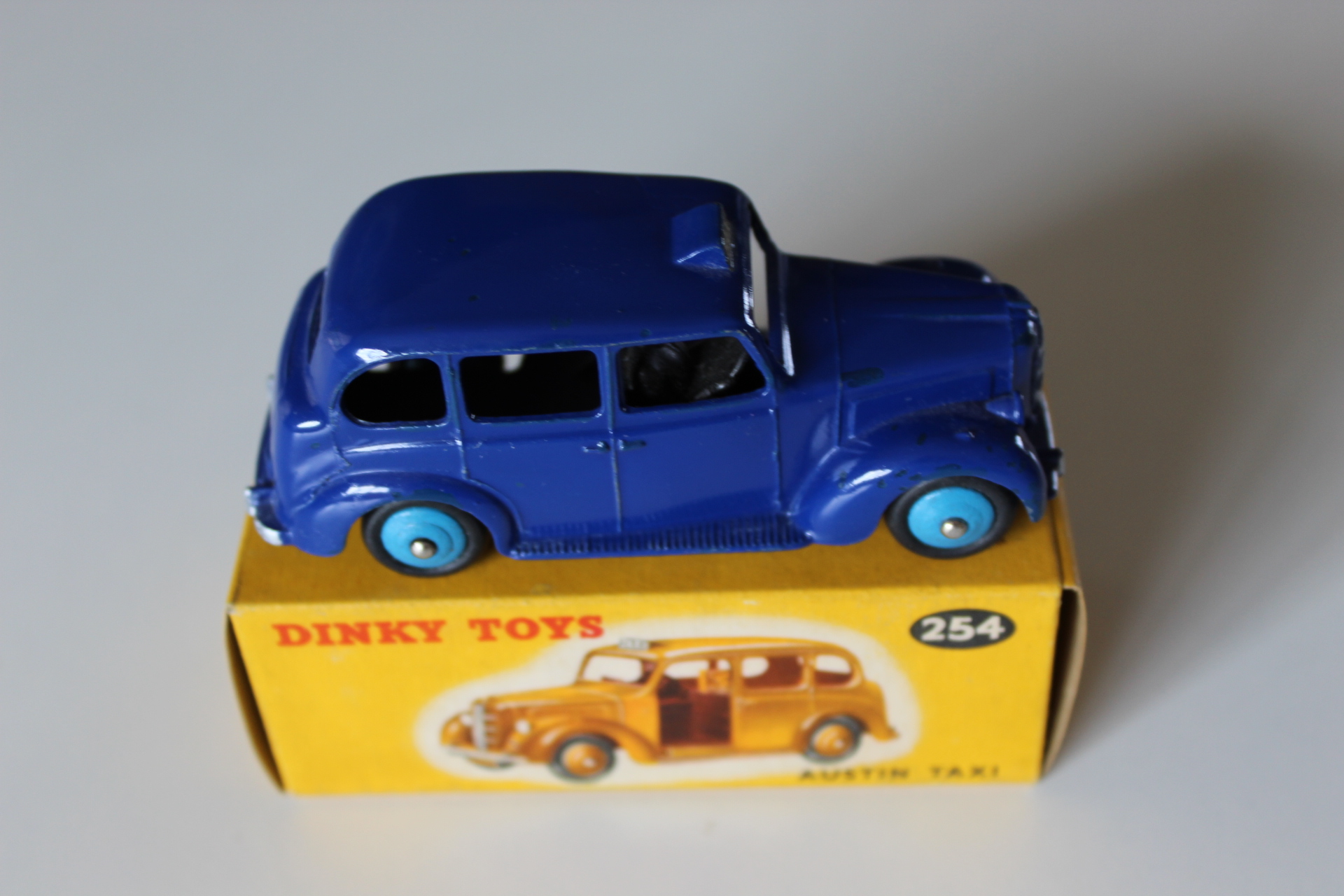 austin taxi dinky toys 254 side