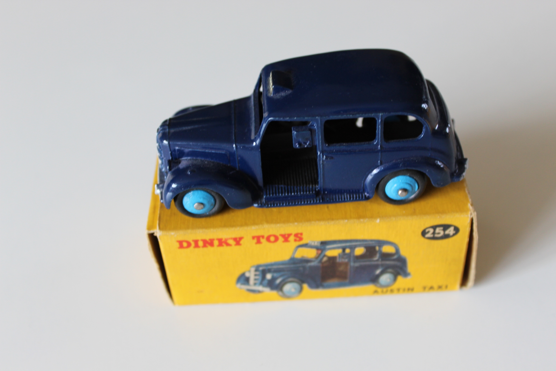 austin taxi dinky toys 254