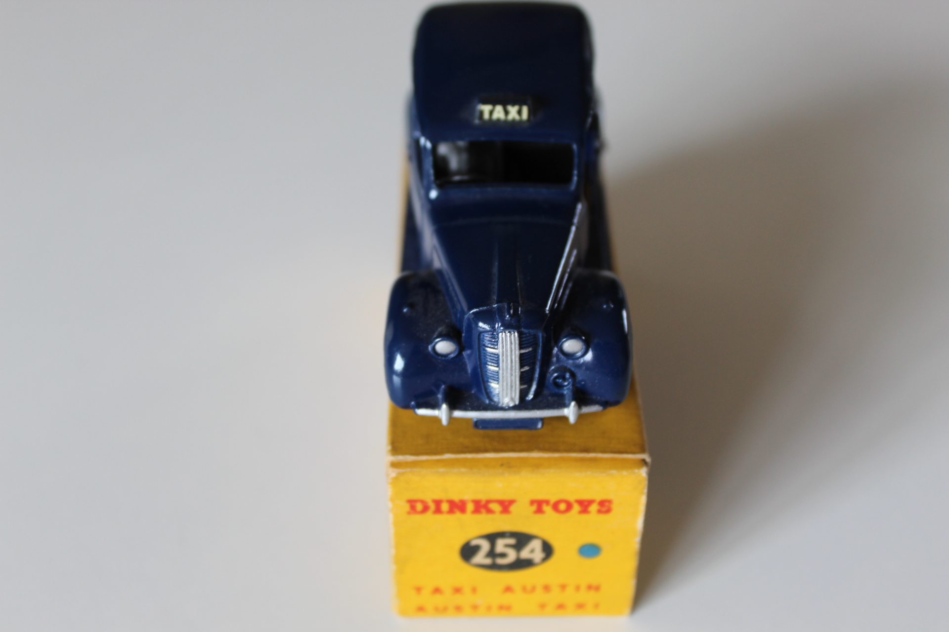 austin taxi dinky toys 254 front