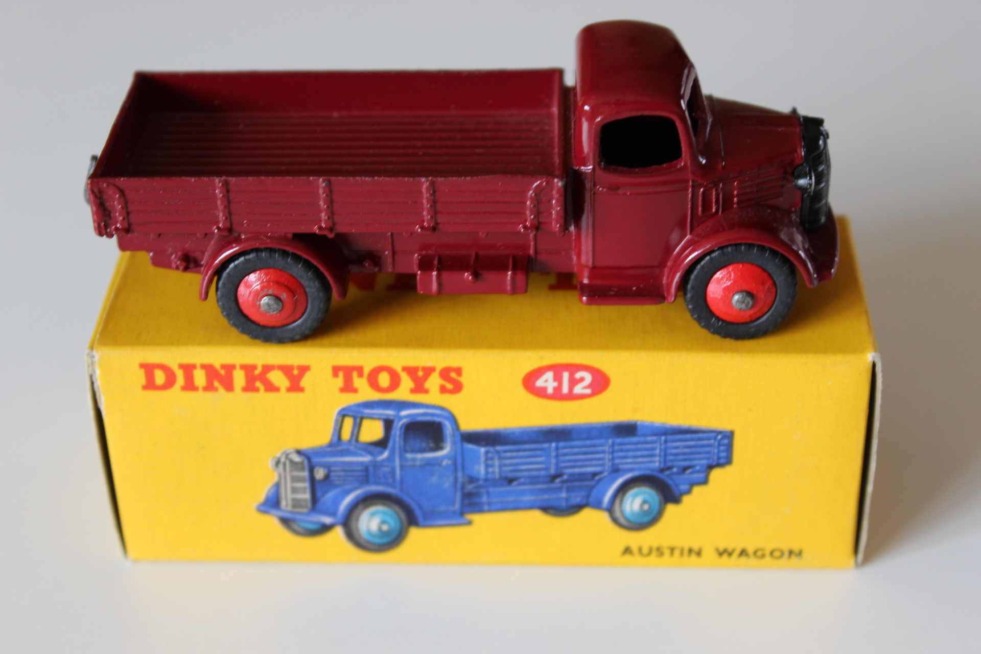 austin wagon dinky toys 412 side