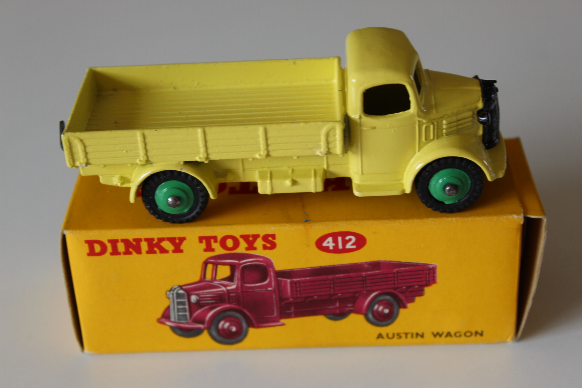 austin wagon dinky toys 412 side