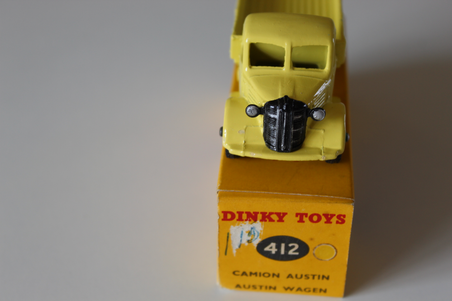 austin wagon dinky toys 412 front