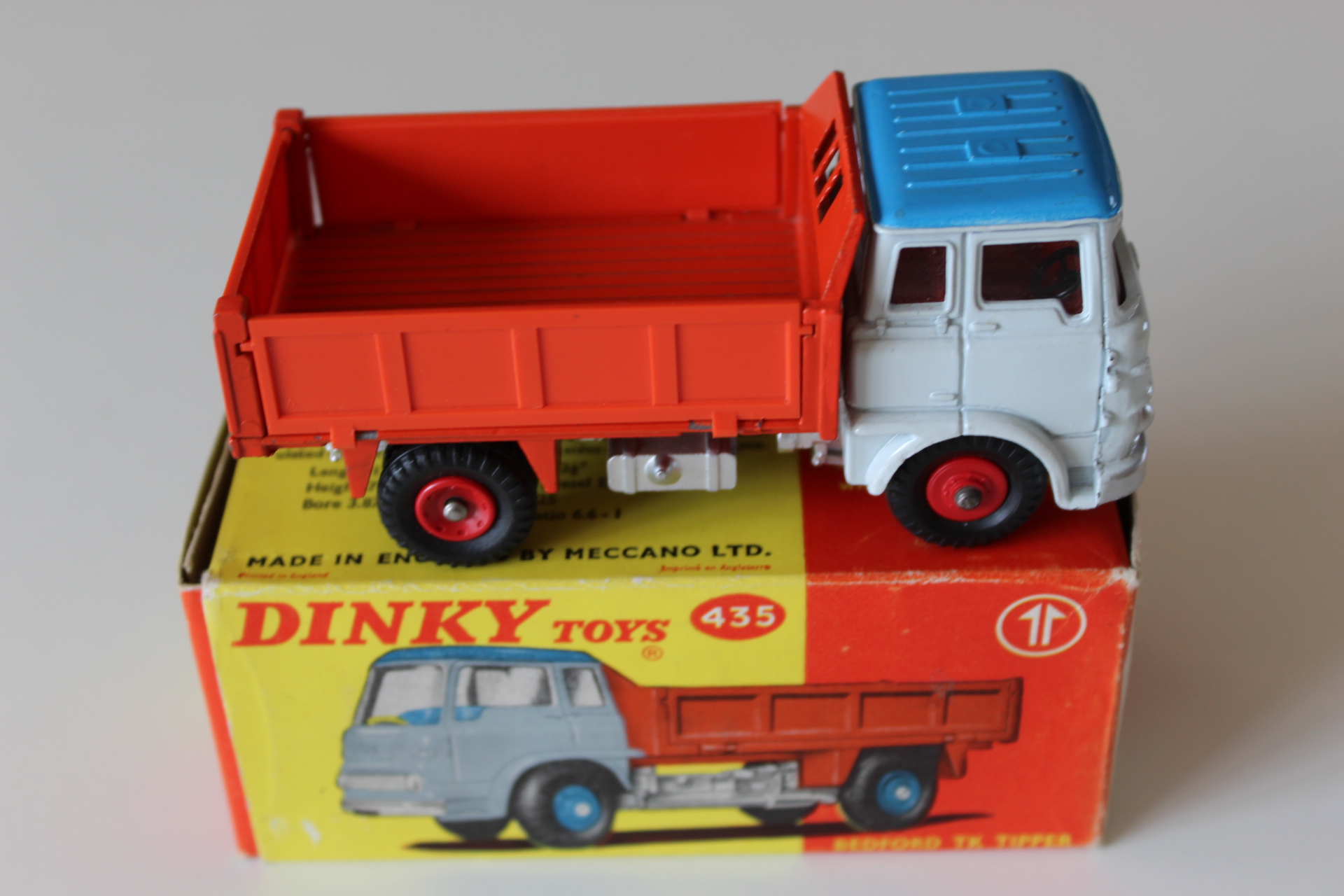 bedford tk tipper dinky toys 435 side