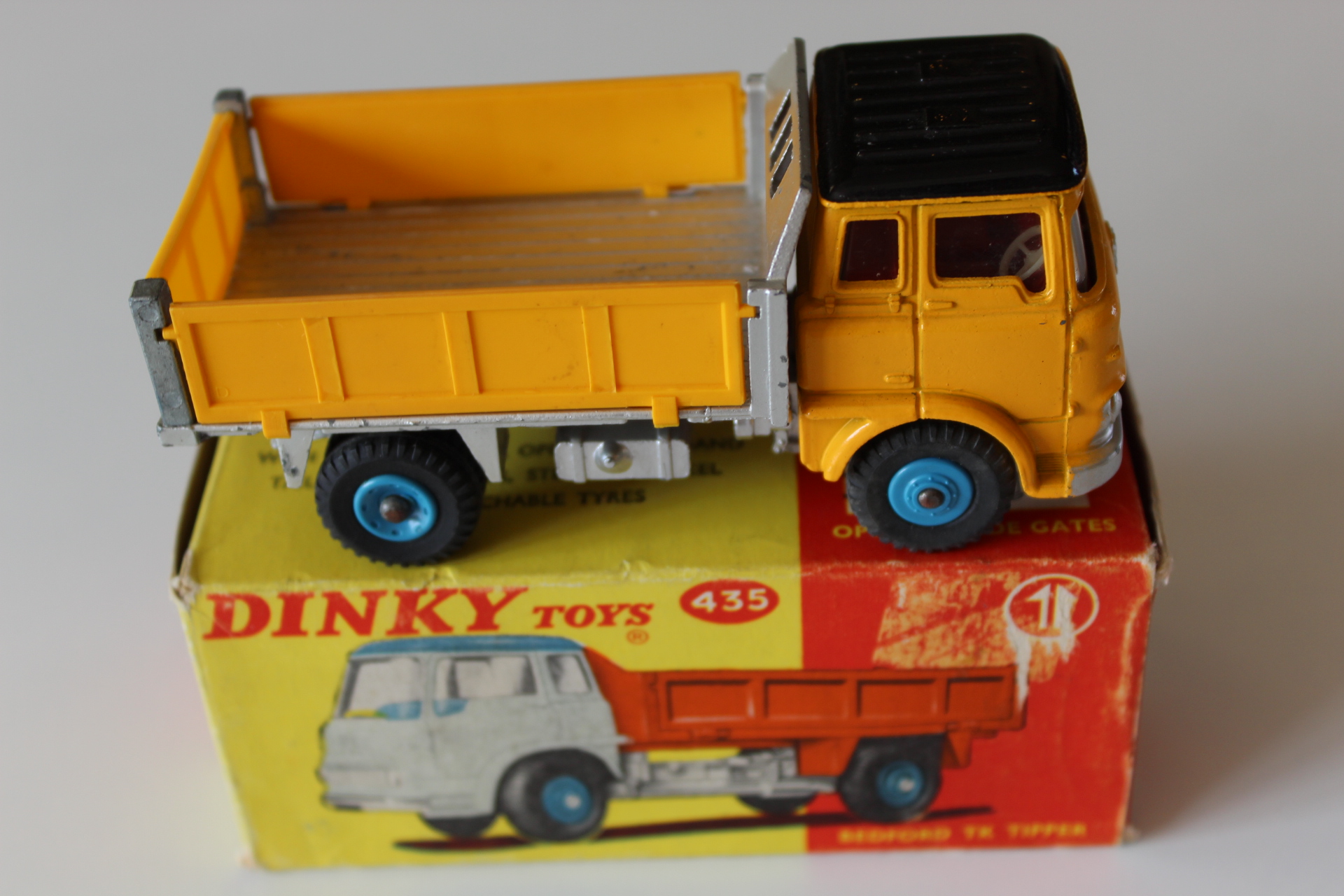 bedford tk tipper dinky toys 435 side
