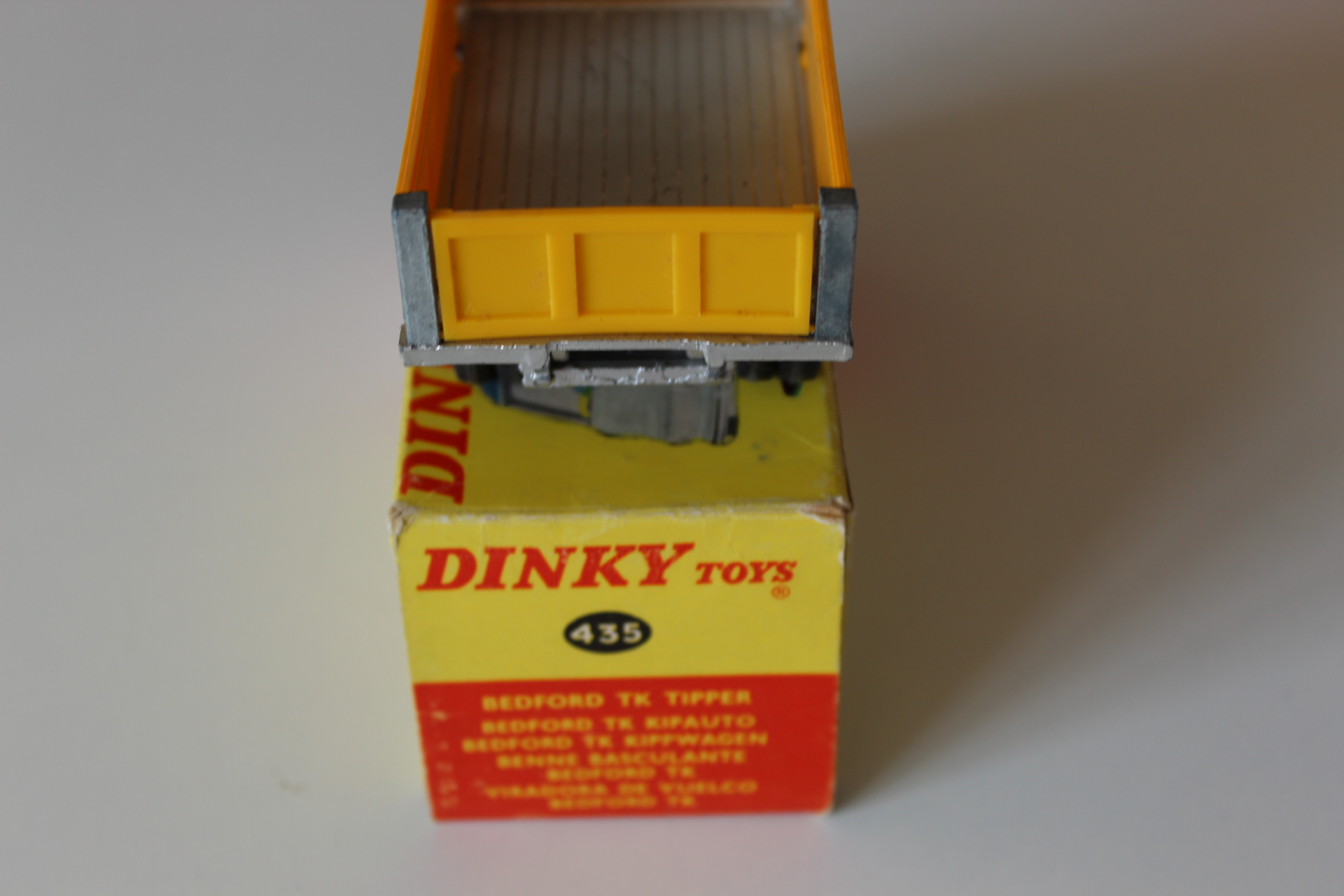bedford tk tipper dinky toys 435 back