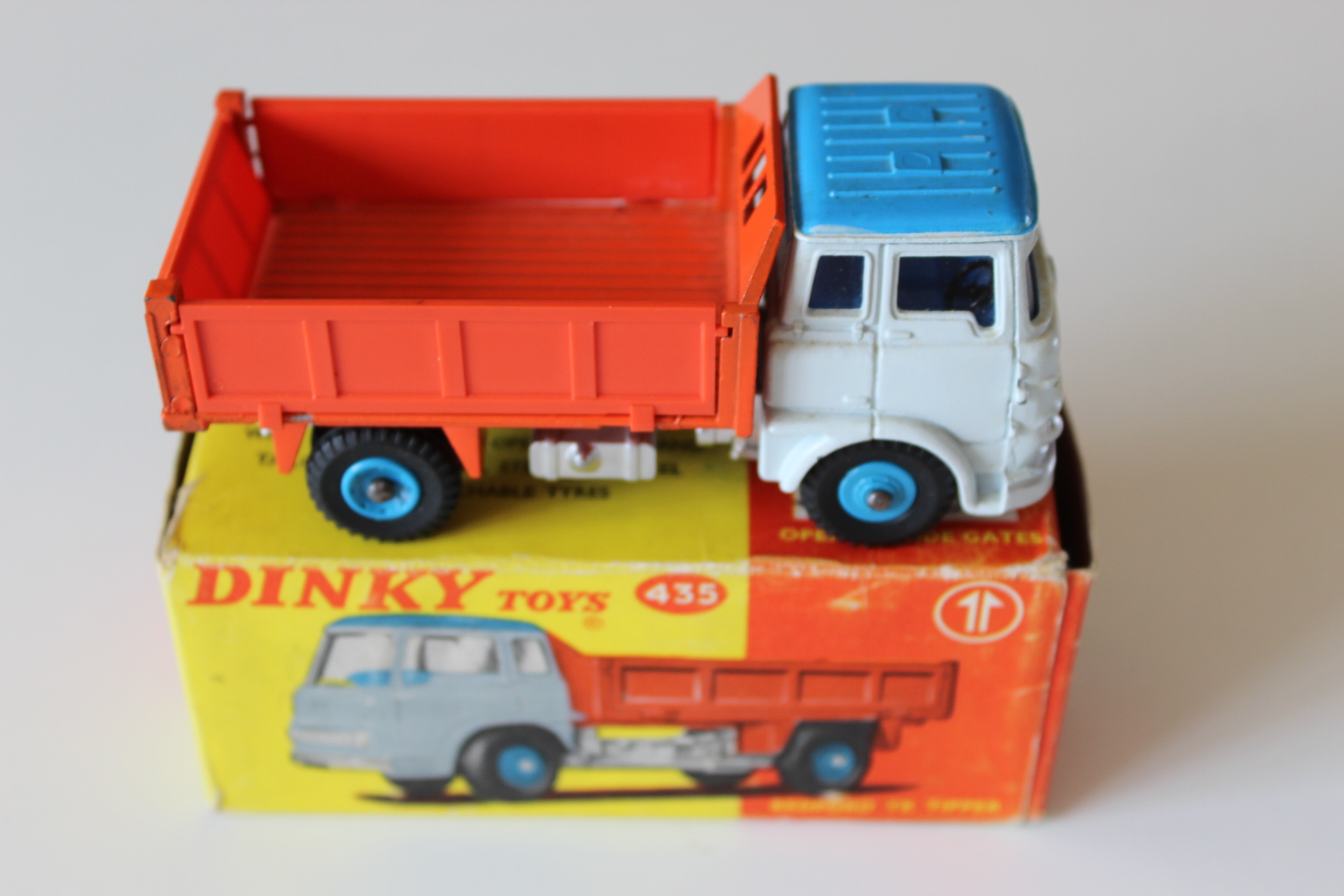 bedford tk tipper dinky toys 435 side
