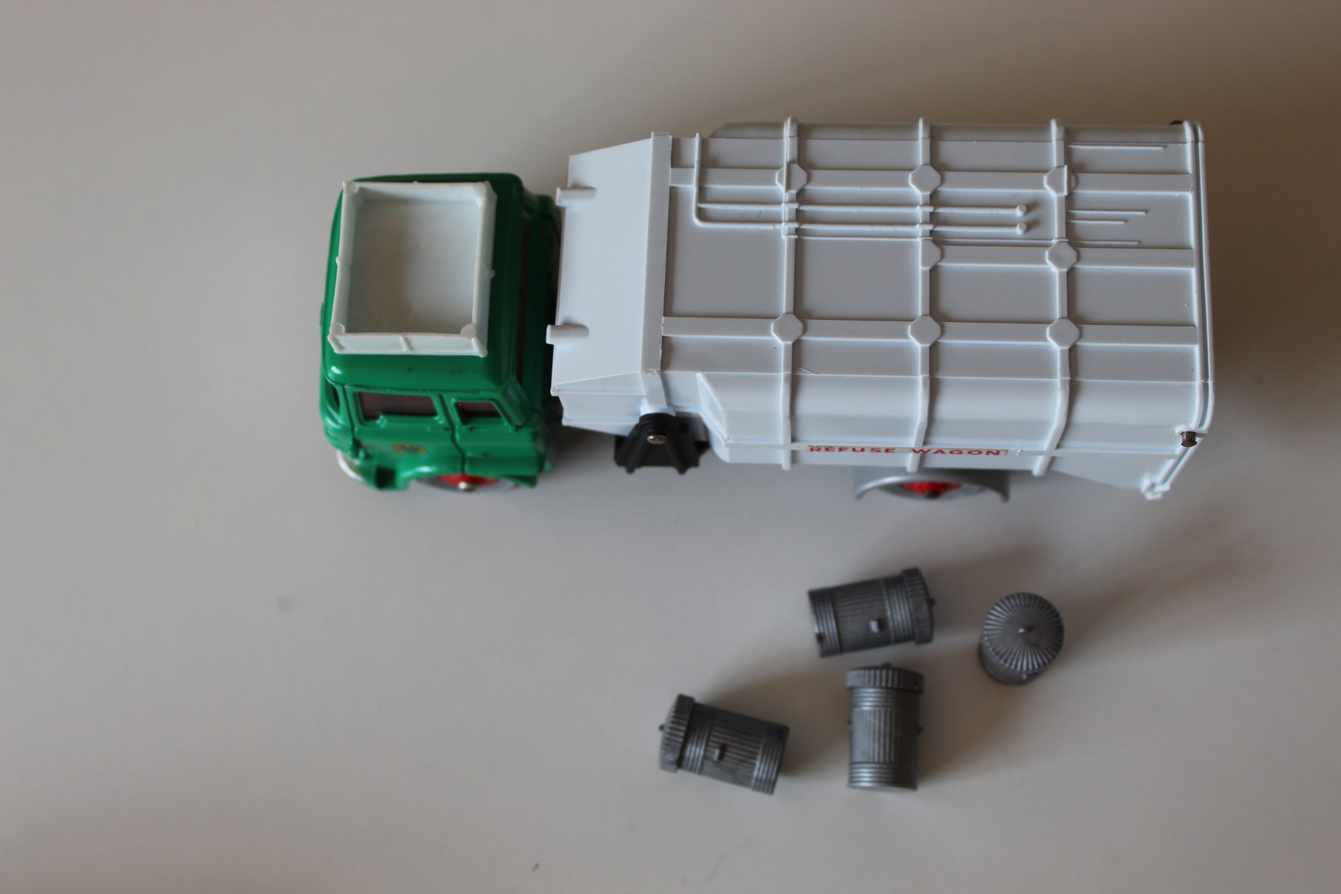 bedford refuse wagon dinky toys 978 top
