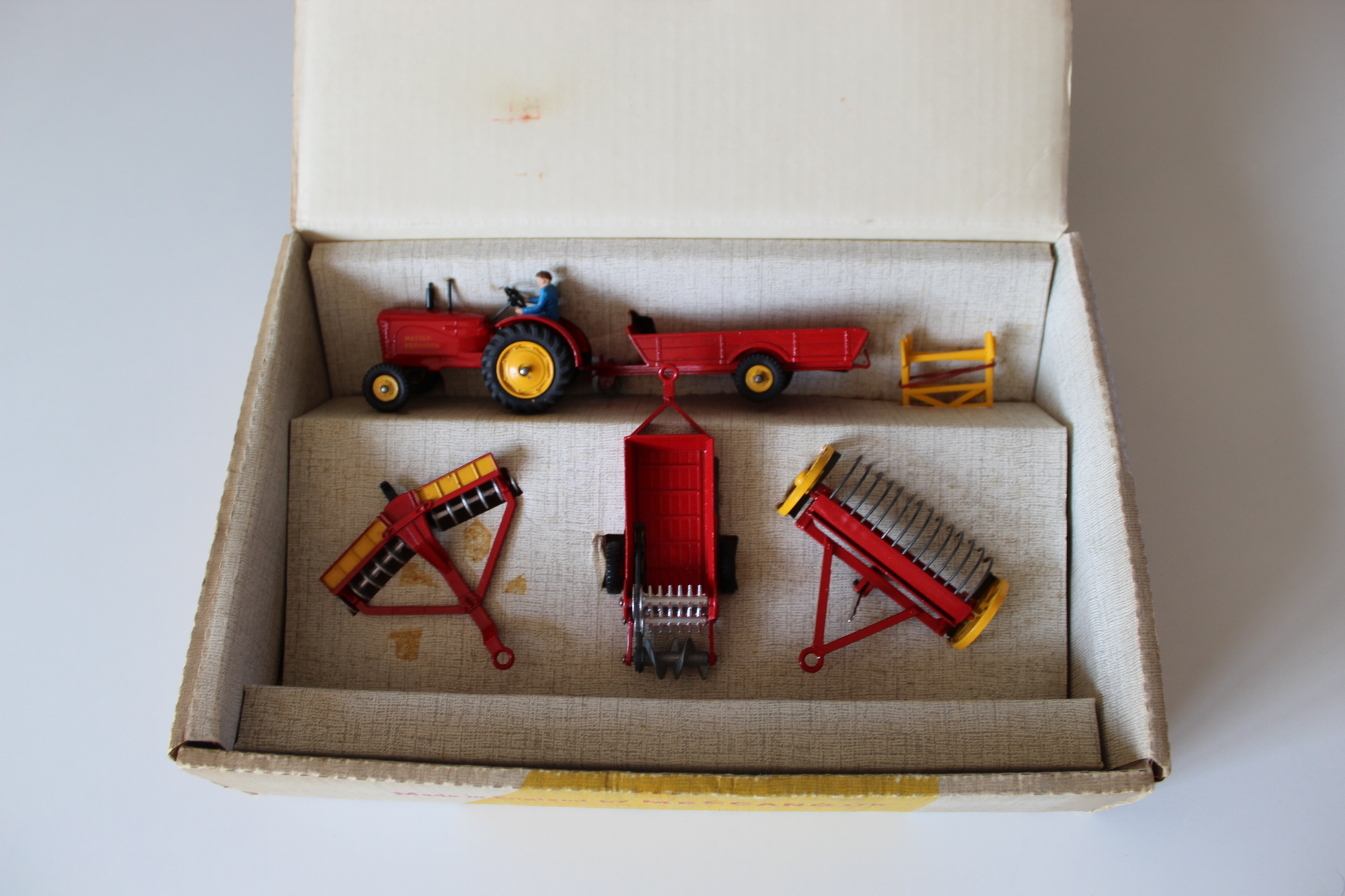 farm equipment gift set dinky toys 398