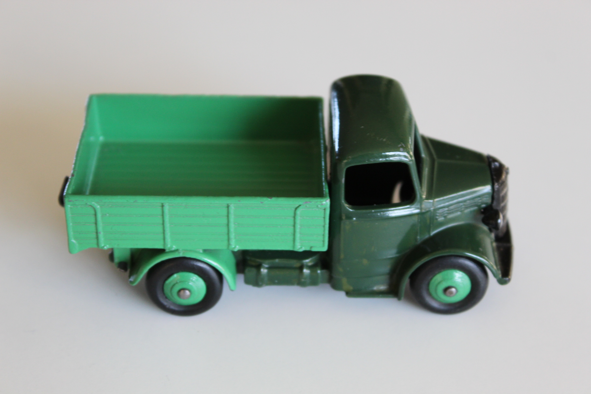 bedford truck dinky toys 25w side