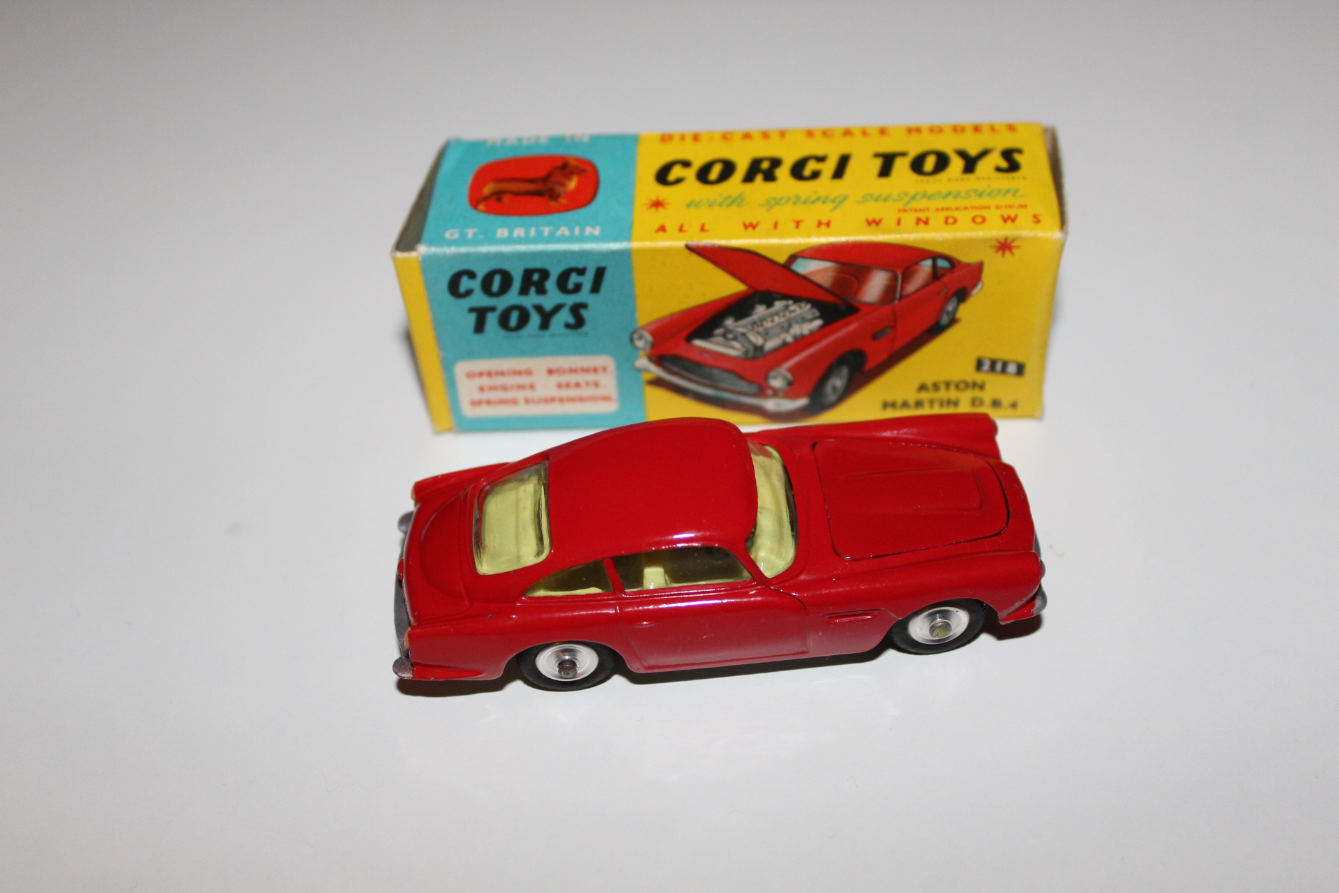 aston martin db4 corgi toys 218 side