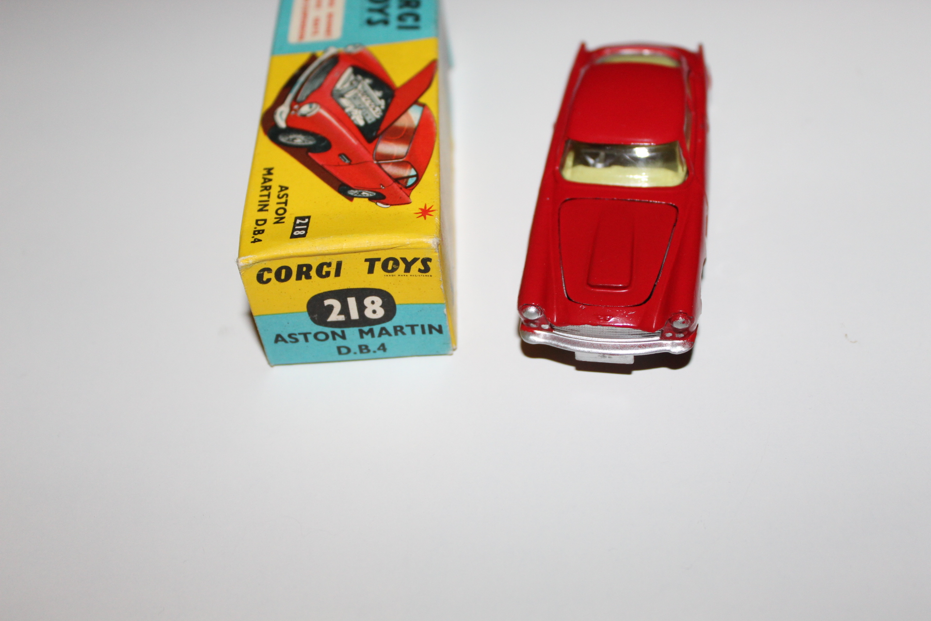 aston martin db4 corgi toys 218 front