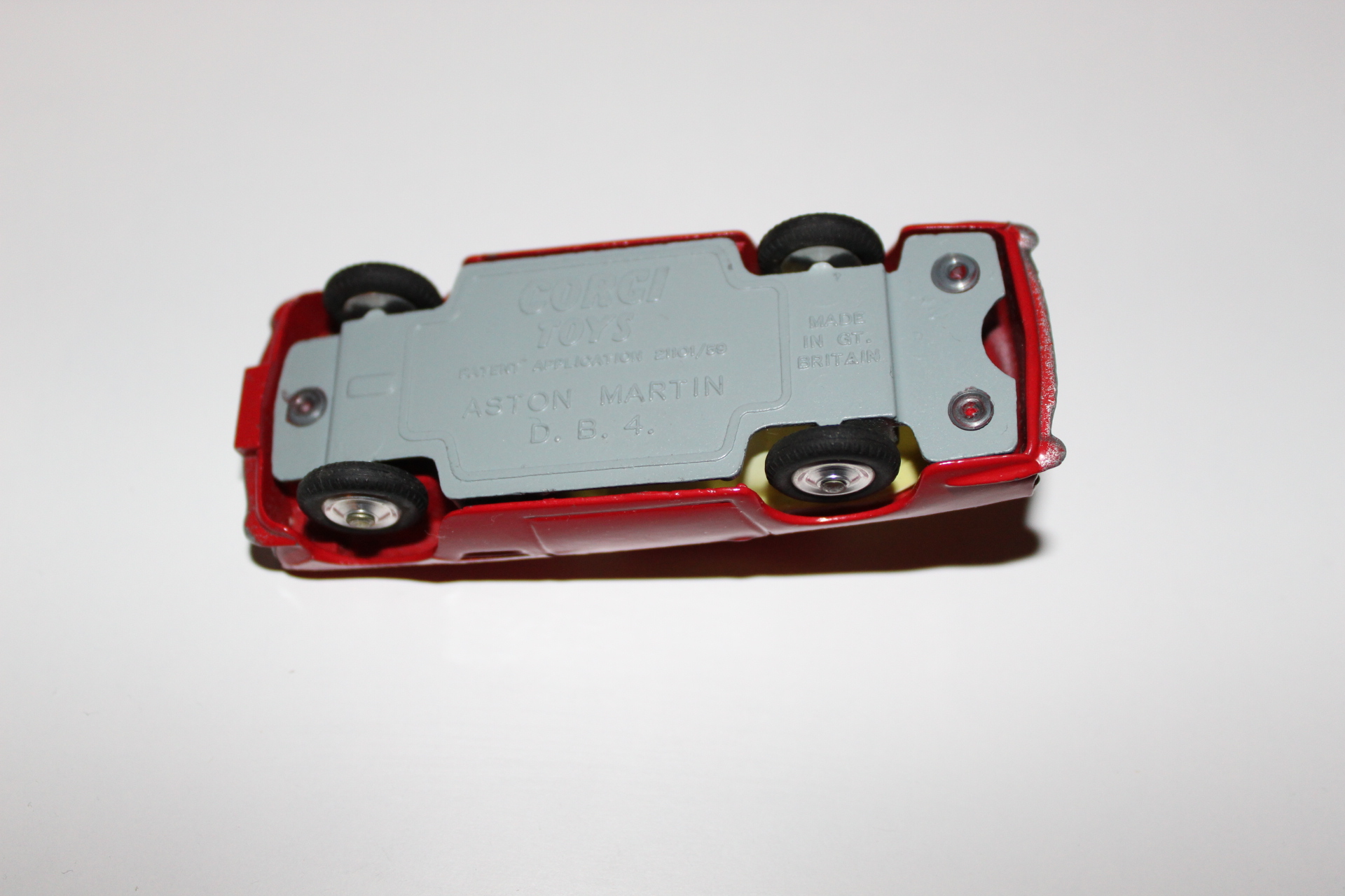 aston martin db4 corgi toys 218 base