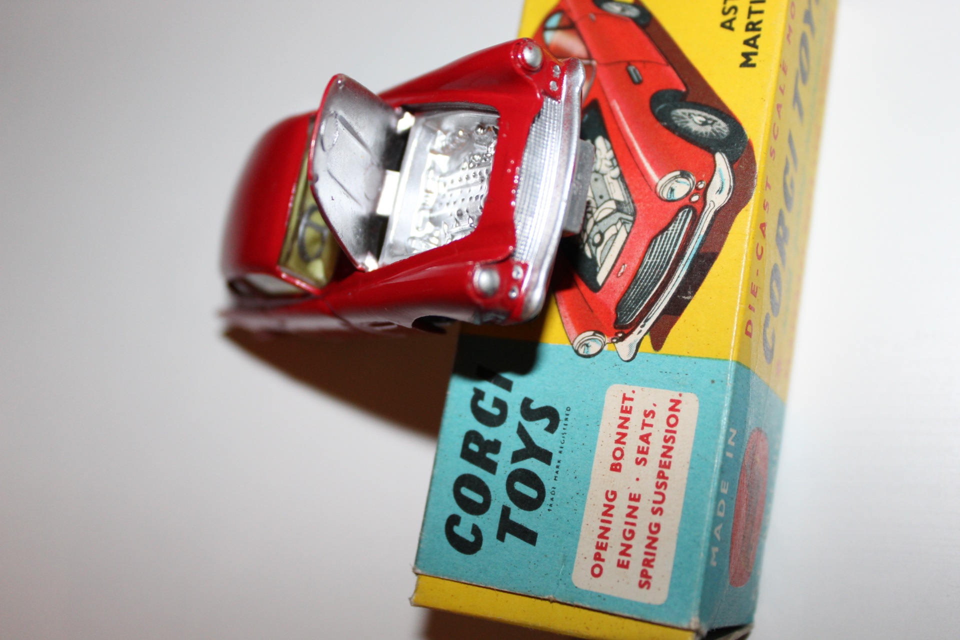 aston martin db4 corgi toys 218 open bonnet