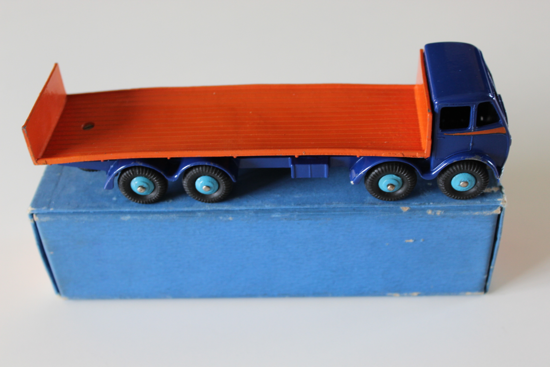 foden 1st cab tailboard lorry dinky toys 903 side