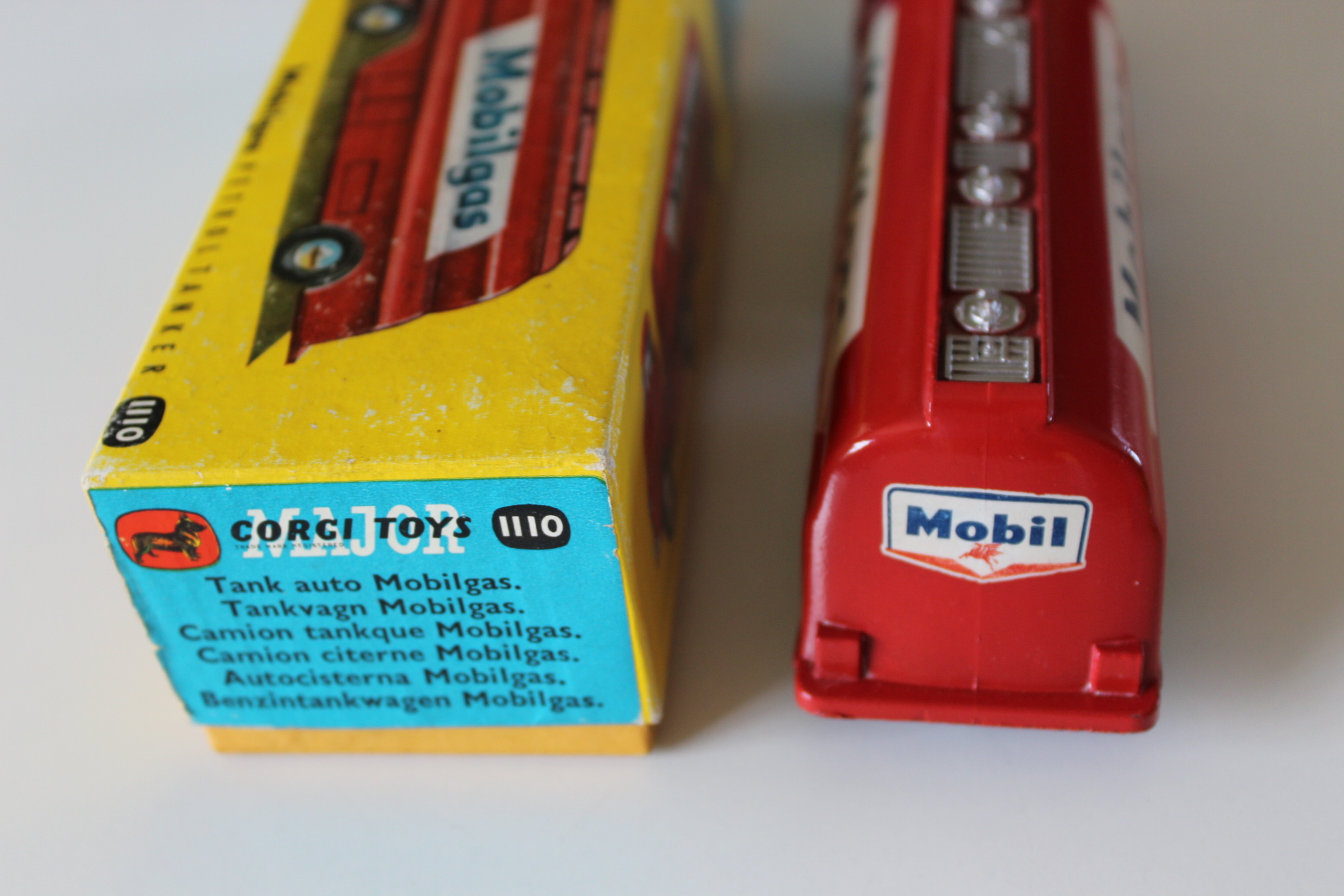 bedford mobilgas petrol tanker corgi toys 1110 back