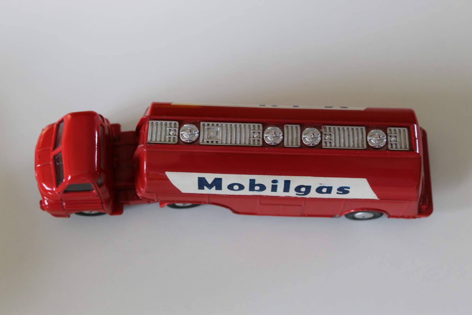 bedford mobilgas petrol tanker corgi toys 1110 top